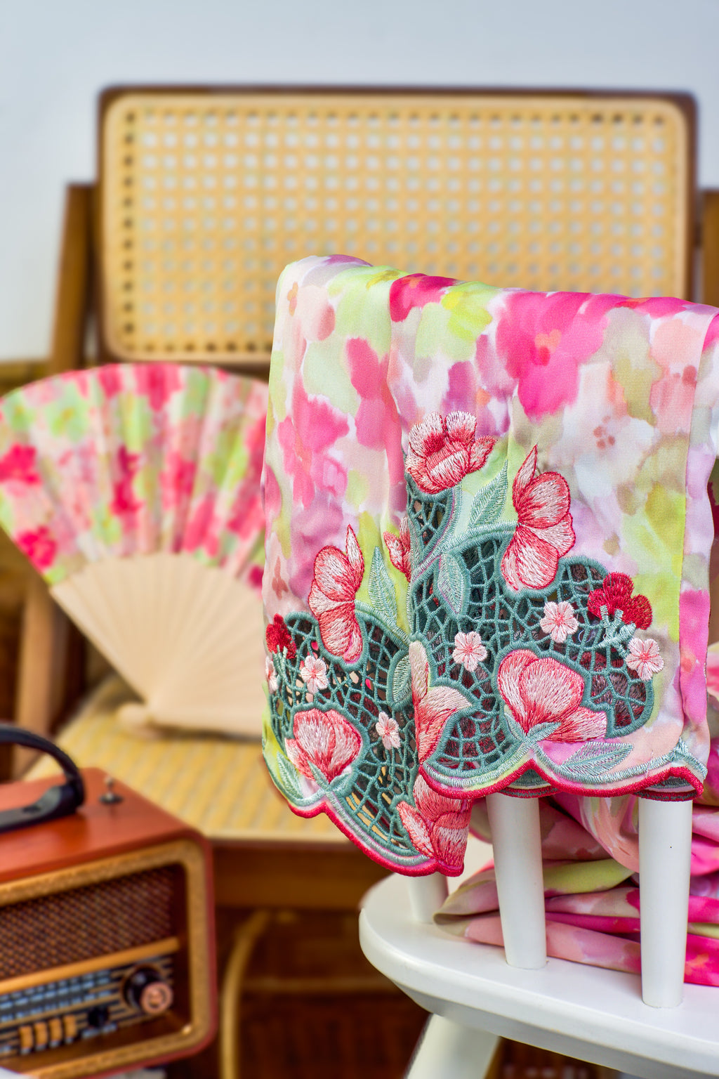 17 - Sundari Kenanga II - Kebarung Sulam Goyang Set With Matching Fan & Selendang