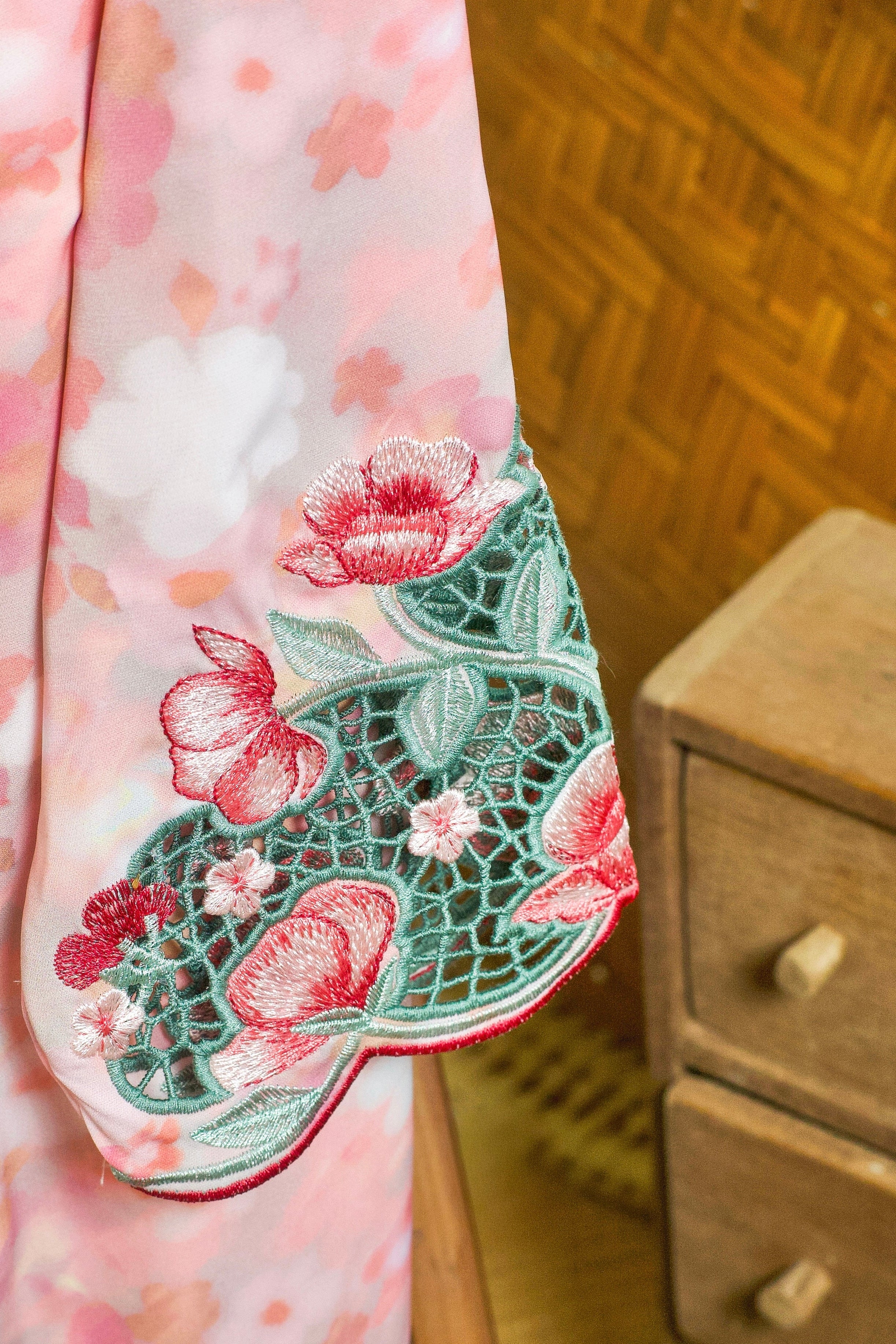 11 - Puspa Pesona - Kebarung Sulam Goyang Set With Matching Fan & Selendang