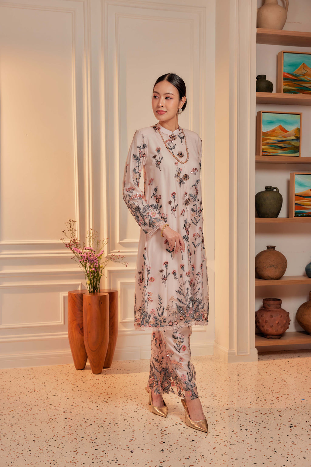 Rosé Tea- Dian Embellished Kebarung with Embroidery Lace Trim (Full Lining)