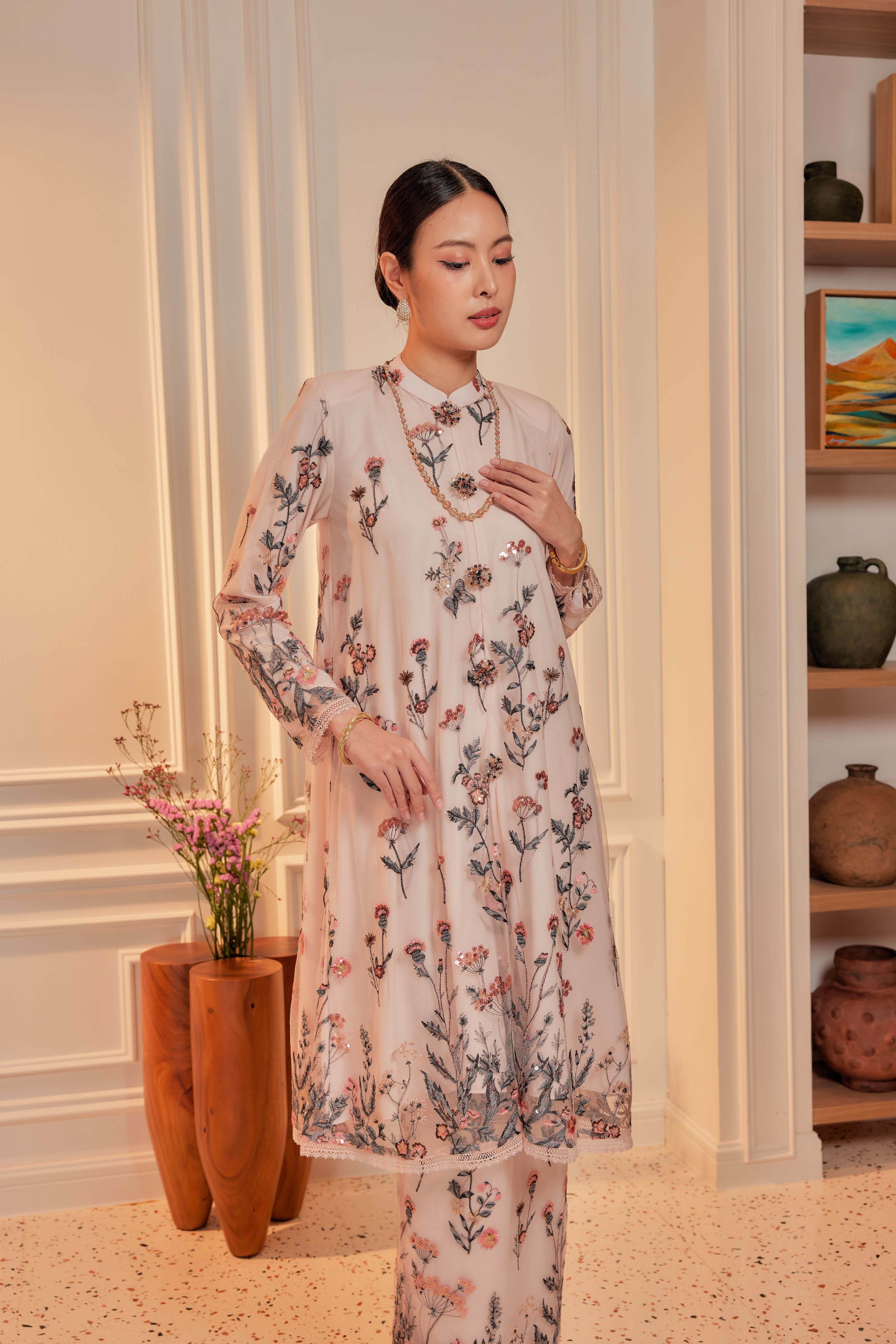 Rosé Tea- Dian Embellished Kebarung with Embroidery Lace Trim (Full Lining)