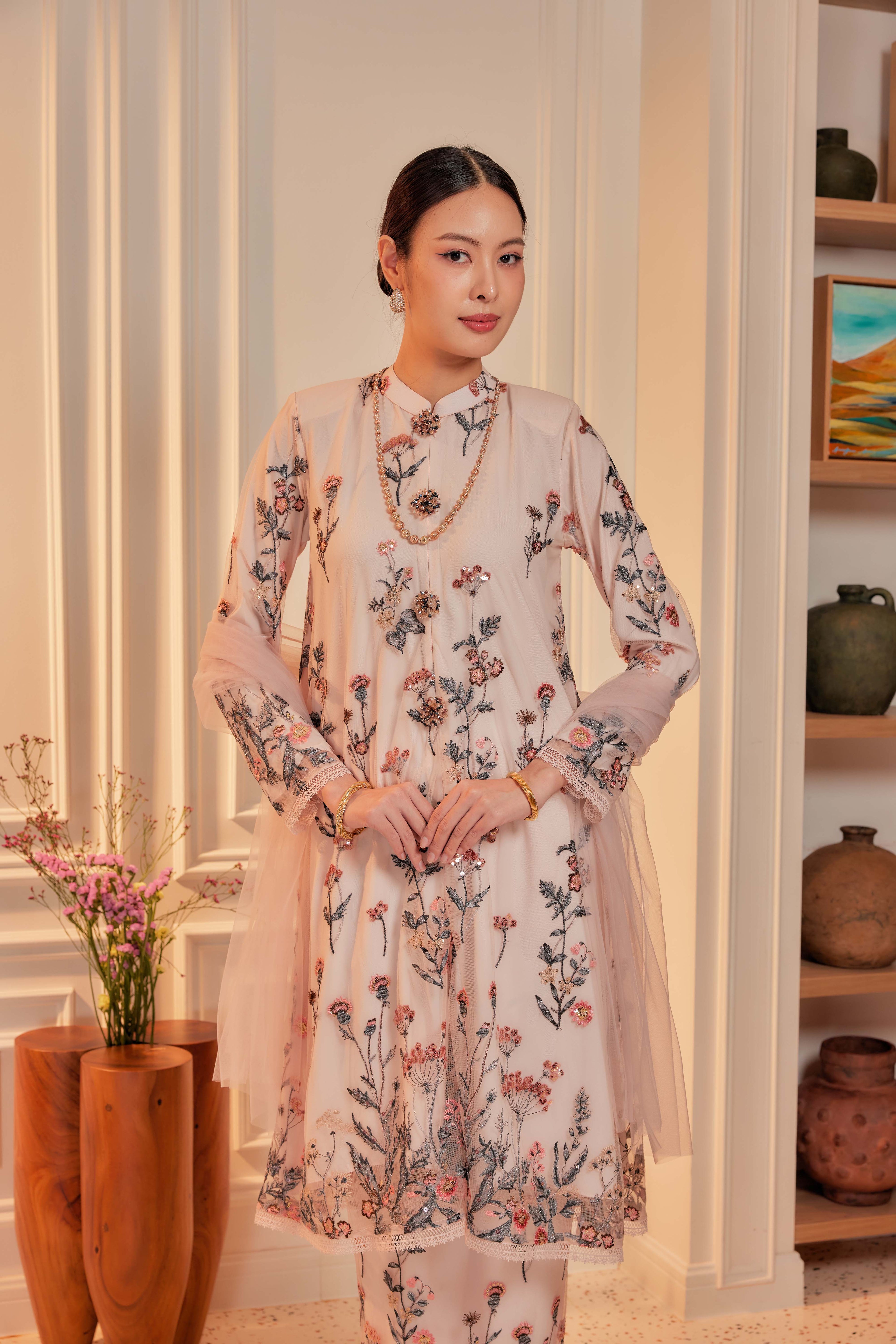 Rosé Tea- Dian Embellished Kebarung with Embroidery Lace Trim (Full Lining)