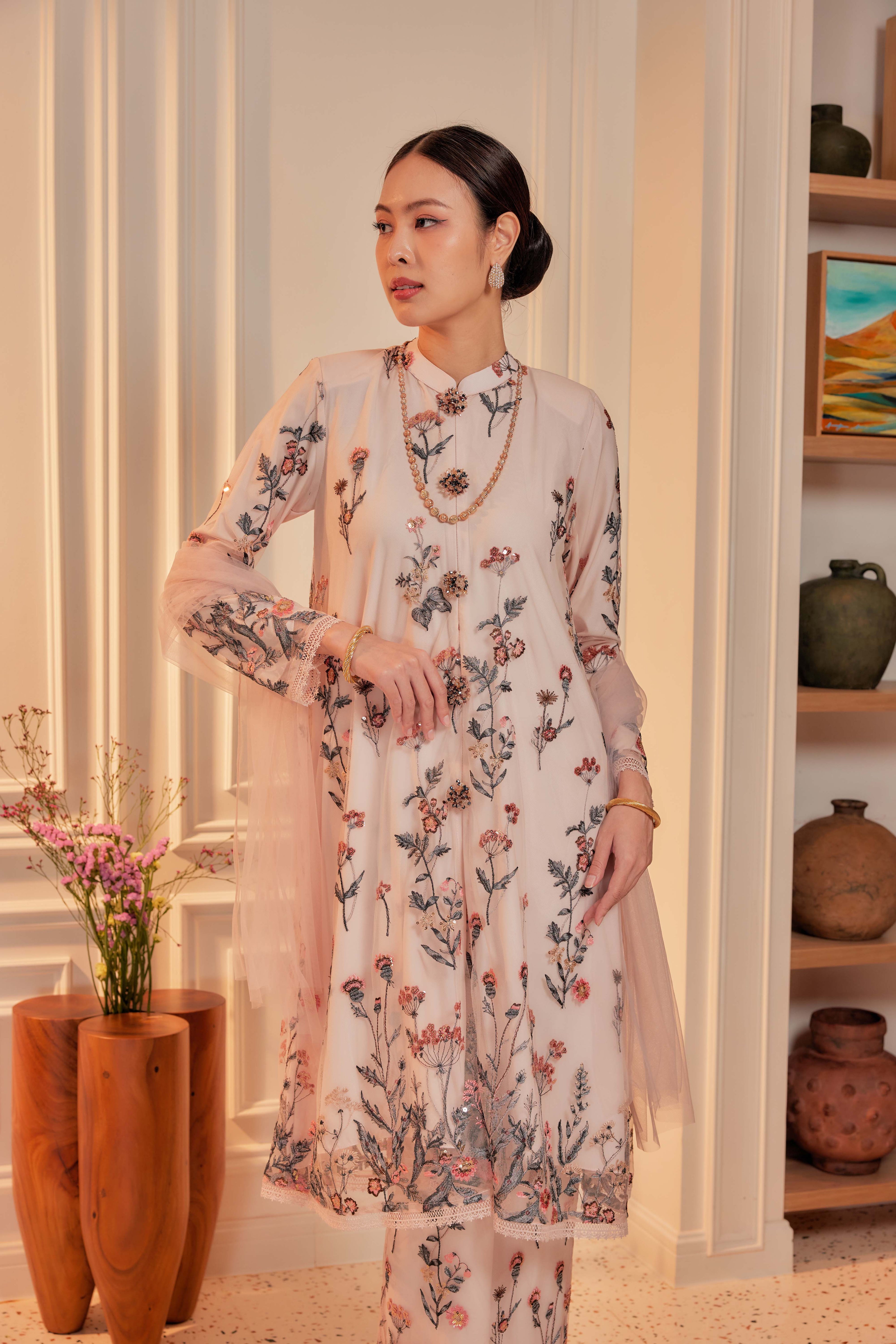 Rosé Tea- Dian Embellished Kebarung with Embroidery Lace Trim (Full Lining)
