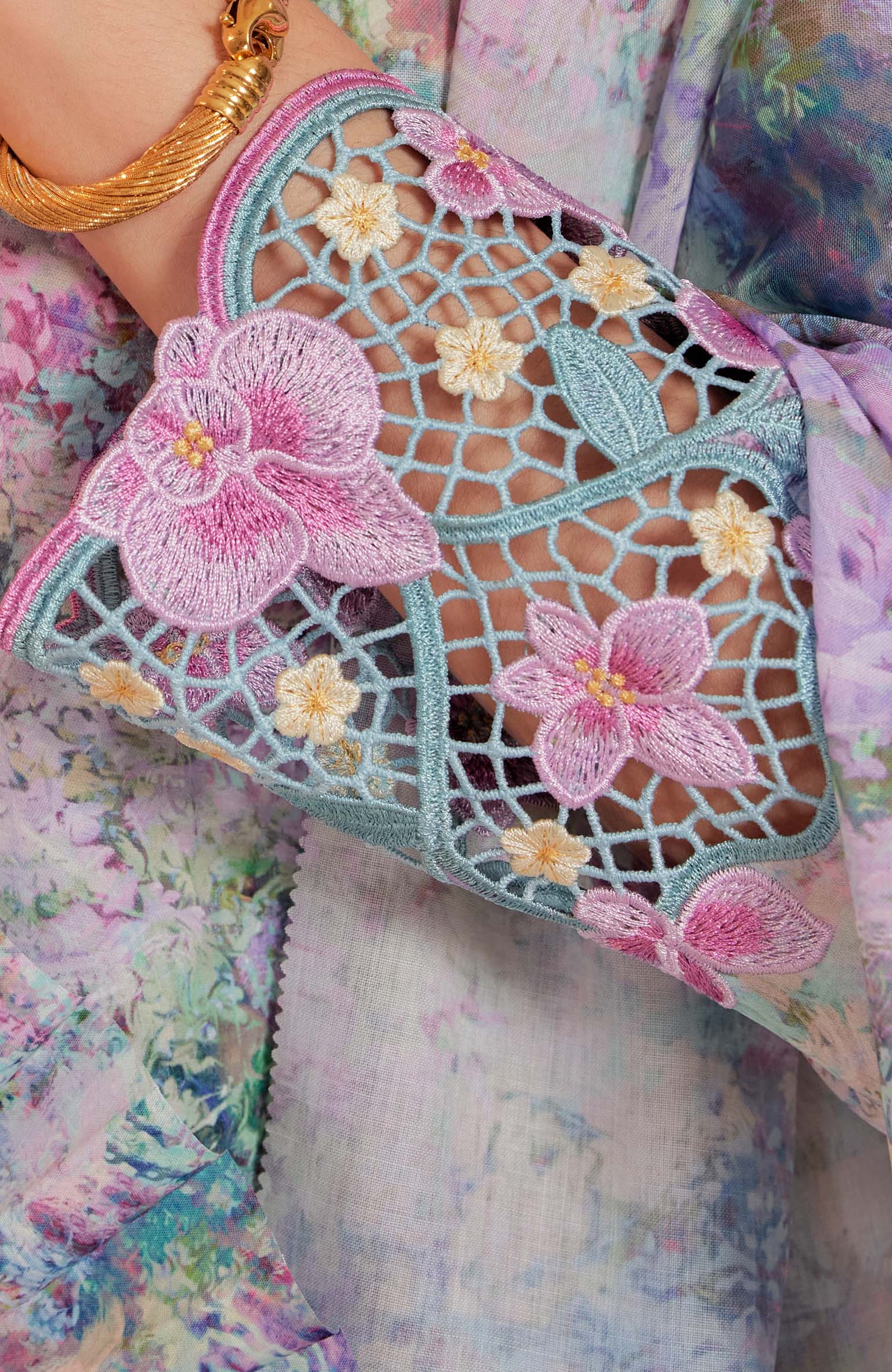 09 - Taman Sari - Kebarung Sulam Goyang Set With Matching Fan & Selendang