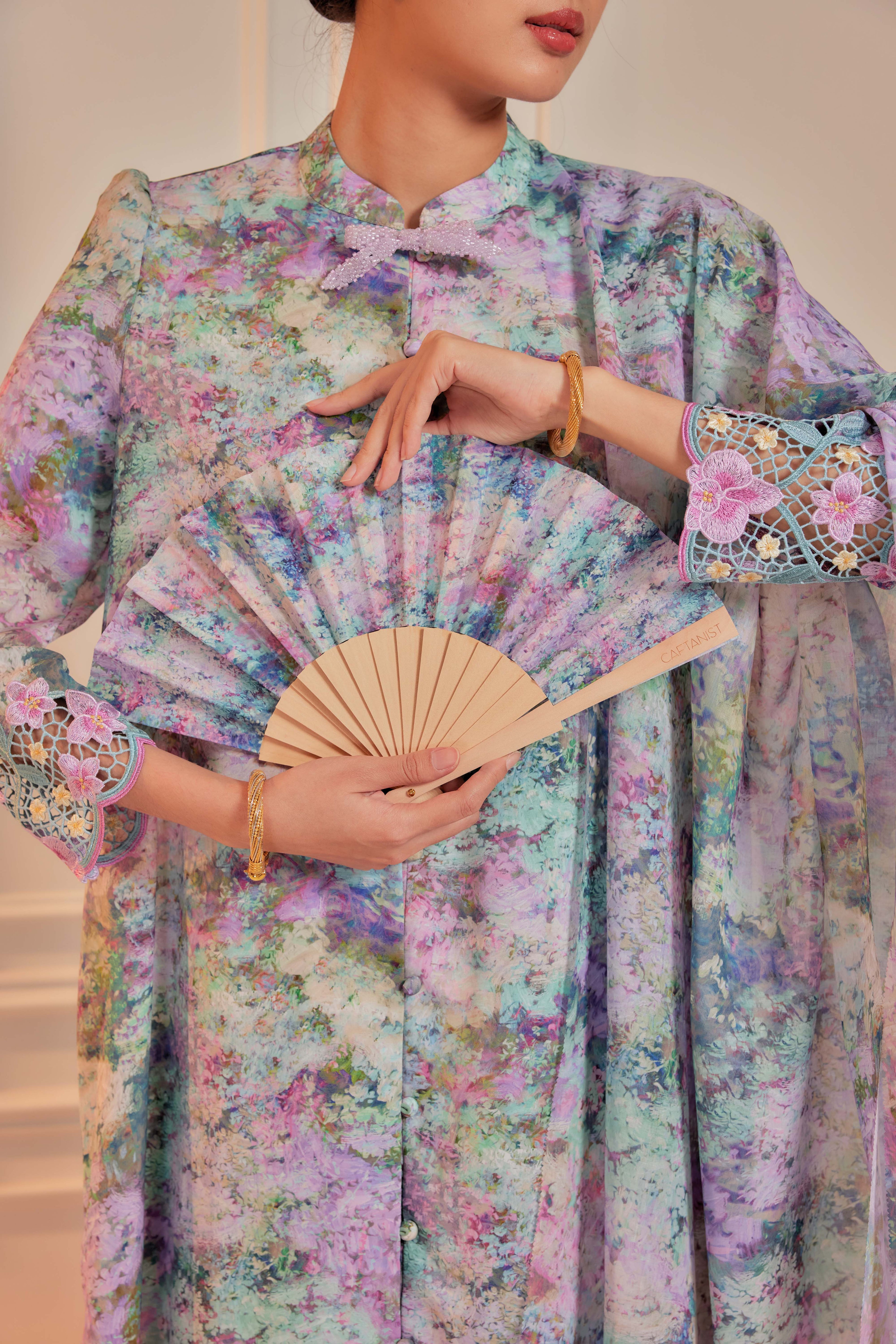 09 - Taman Sari - Kebarung Sulam Goyang Set With Matching Fan & Selendang