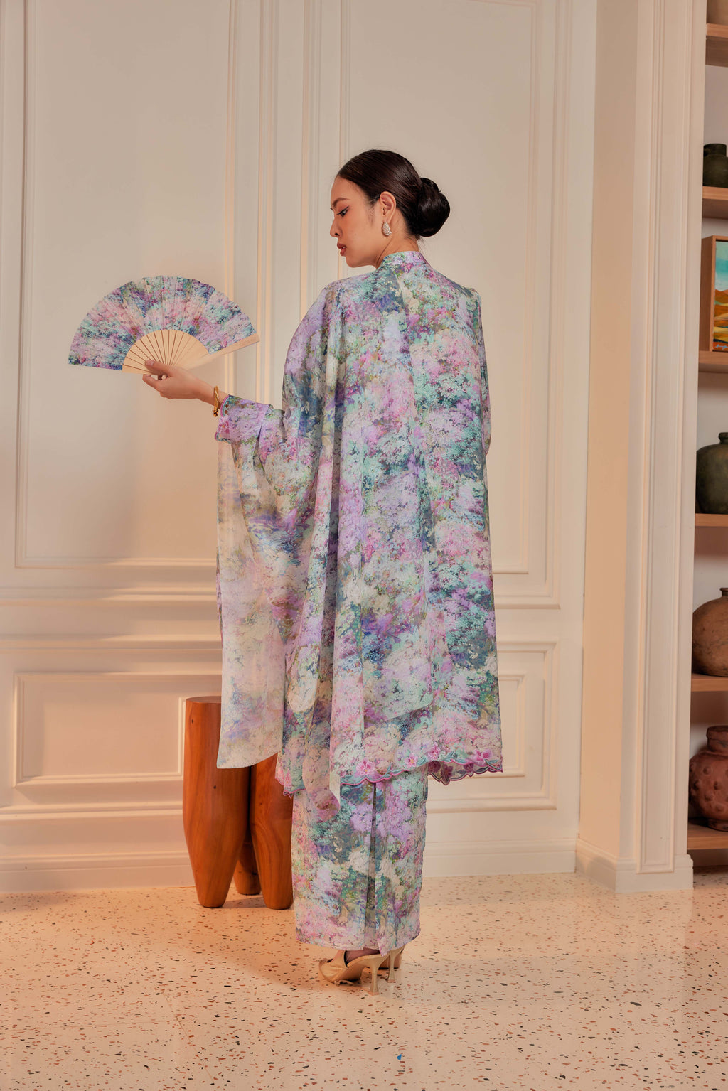 09 - Taman Sari - Kebarung Sulam Goyang Set With Matching Fan & Selendang