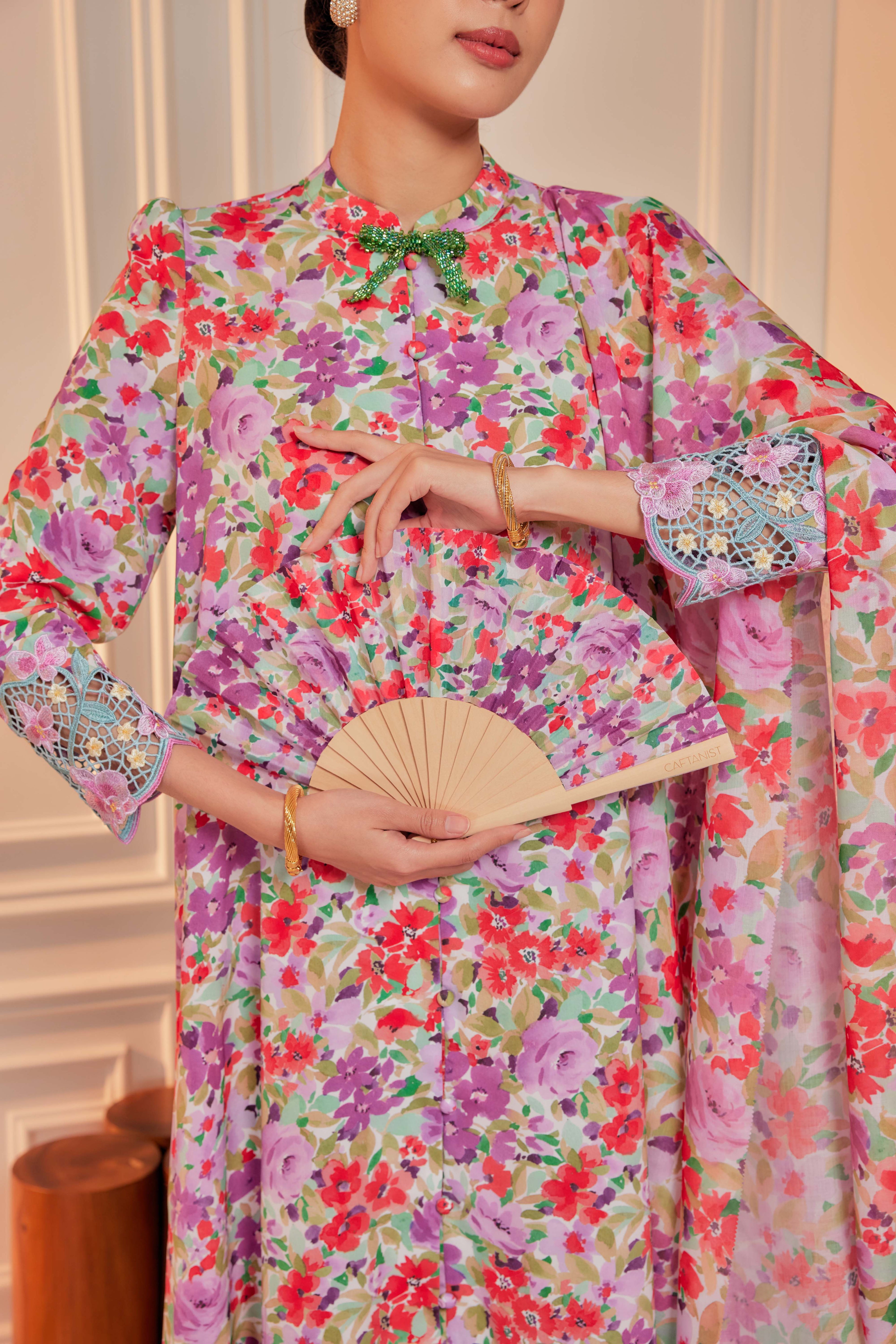 08 - Sekar Arum II - Kebarung Sulam Goyang Set With Matching Fan & Selendang