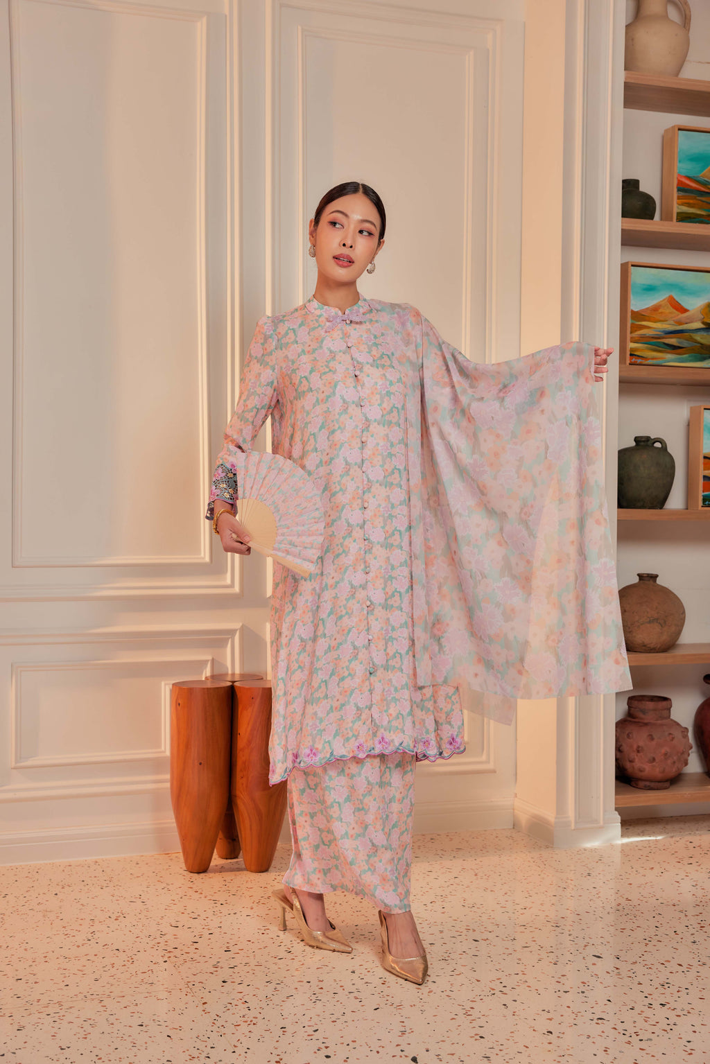 05 - Puspa Dewi - Kebarung Sulam Goyang Set With Matching Fan & Selendang