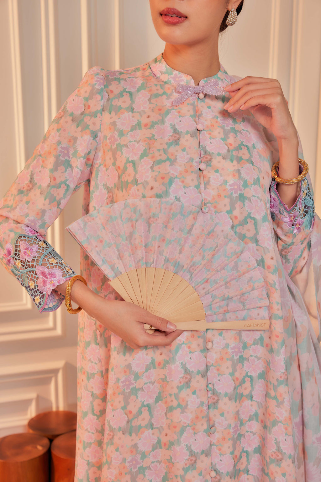 05 - Puspa Dewi - Kebarung Sulam Goyang Set With Matching Fan & Selendang