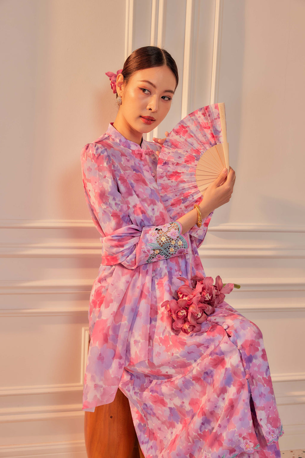 19 - Sundari Kenanga IV - Kebarung Sulam Goyang Set With Matching Fan & Selendang