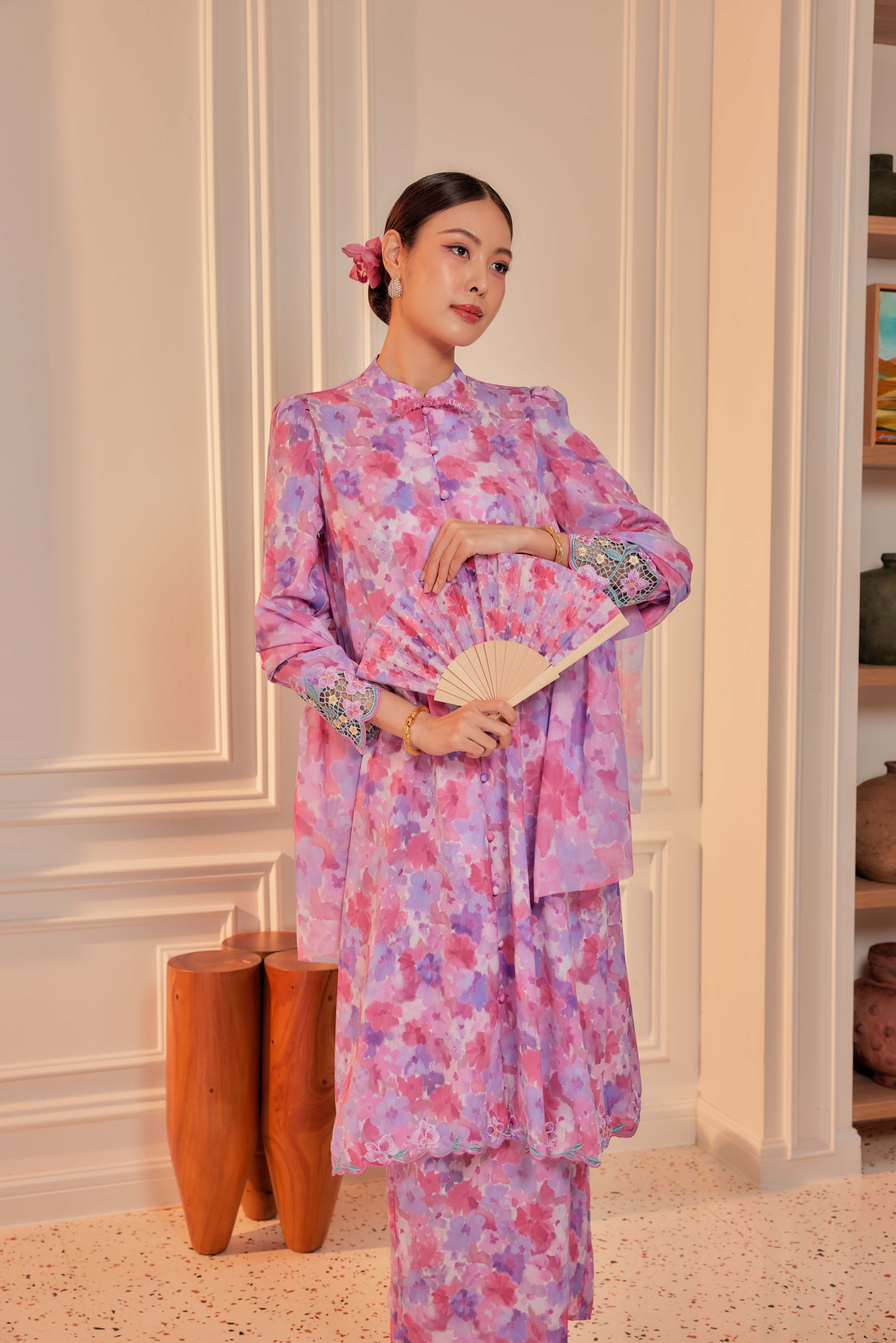 19 - Sundari Kenanga IV - Kebarung Sulam Goyang Set With Matching Fan & Selendang