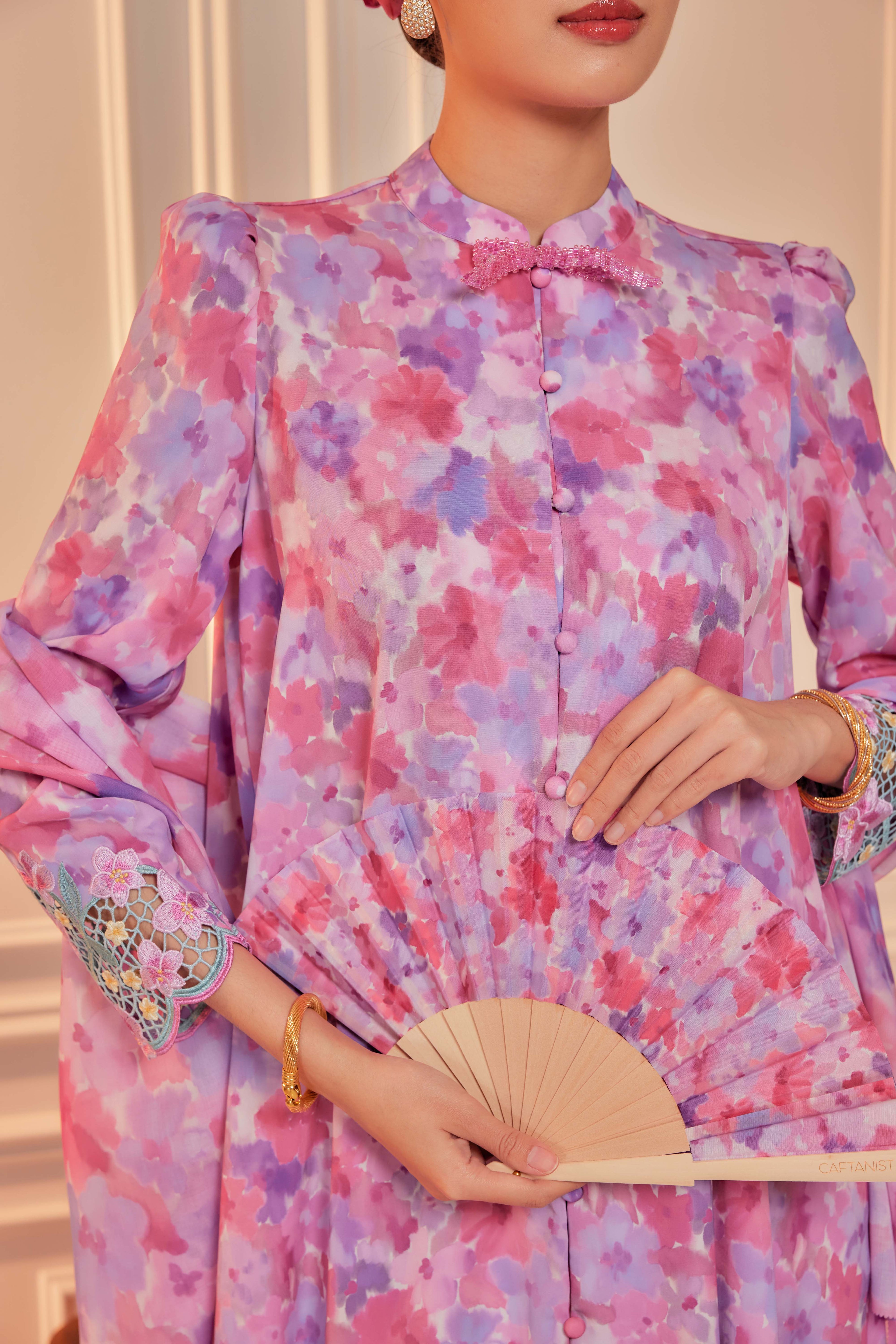 19 - Sundari Kenanga IV - Kebarung Sulam Goyang Set With Matching Fan & Selendang