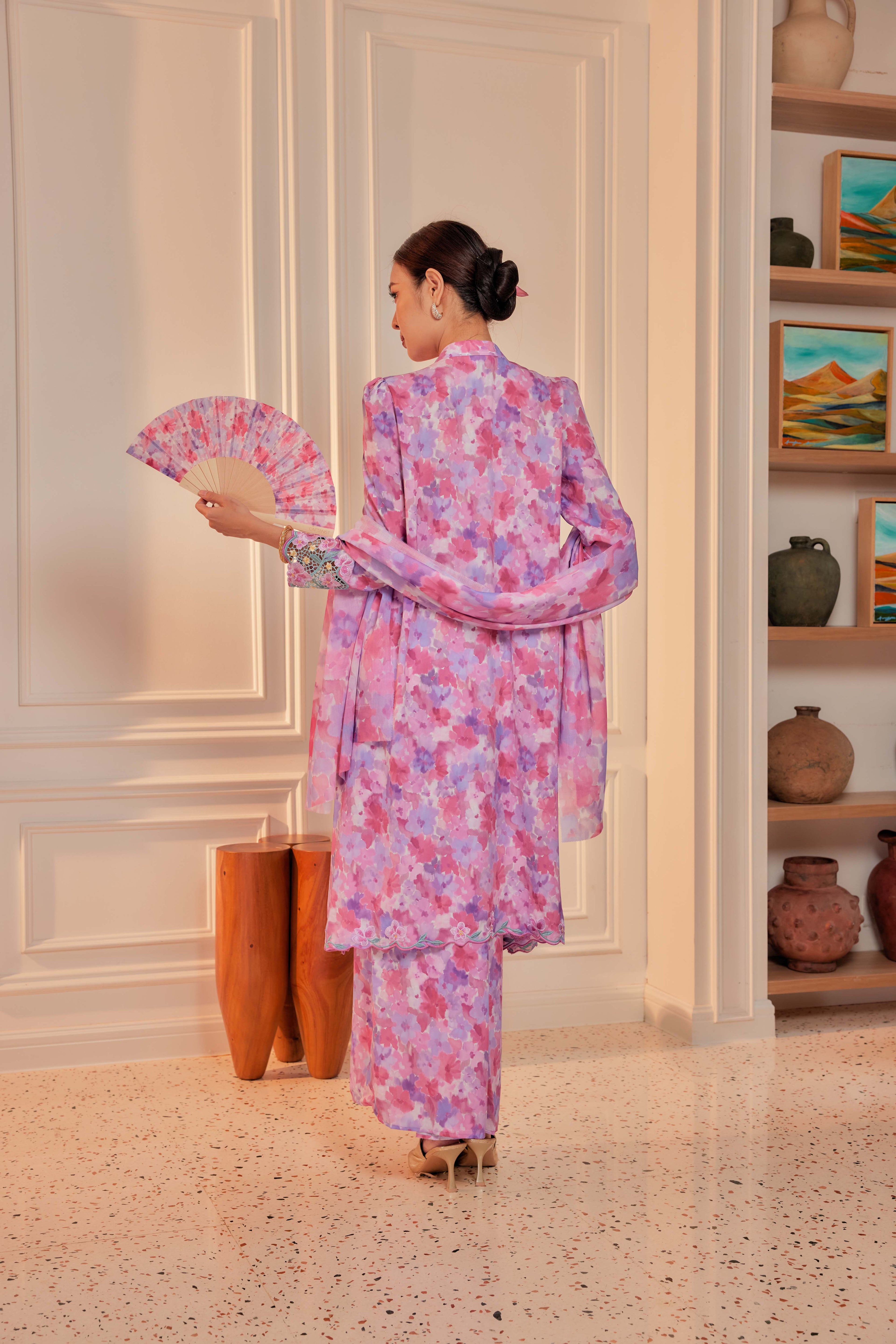 19 - Sundari Kenanga IV - Kebarung Sulam Goyang Set With Matching Fan & Selendang