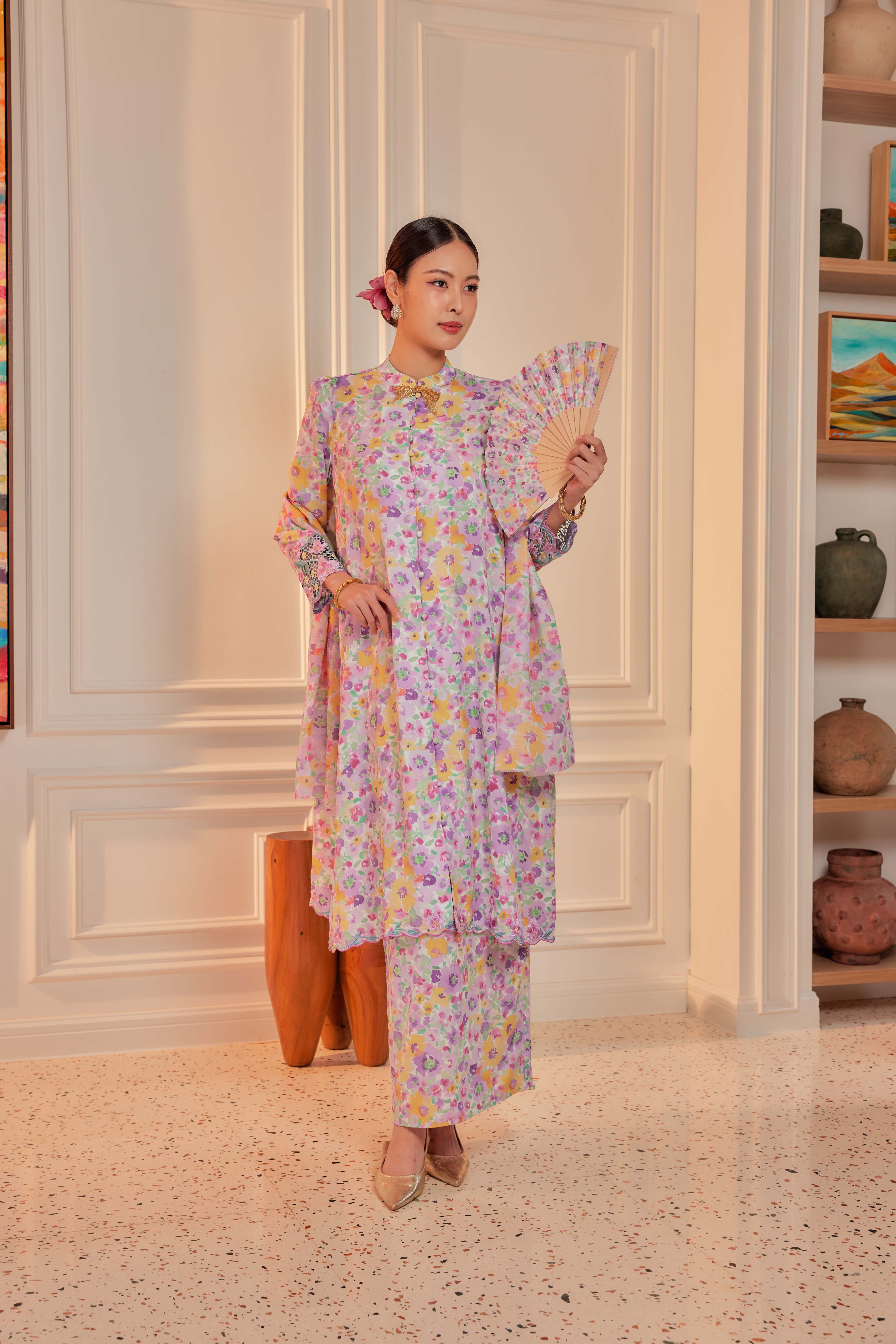 15 - Indah Sekarjati II - Kebarung Sulam Goyang Set With Matching Fan & Selendang