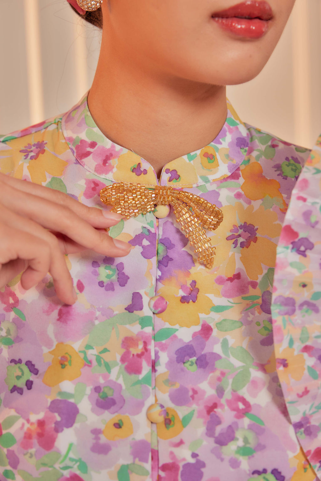 15 - Indah Sekarjati II - Kebarung Sulam Goyang Set With Matching Fan & Selendang