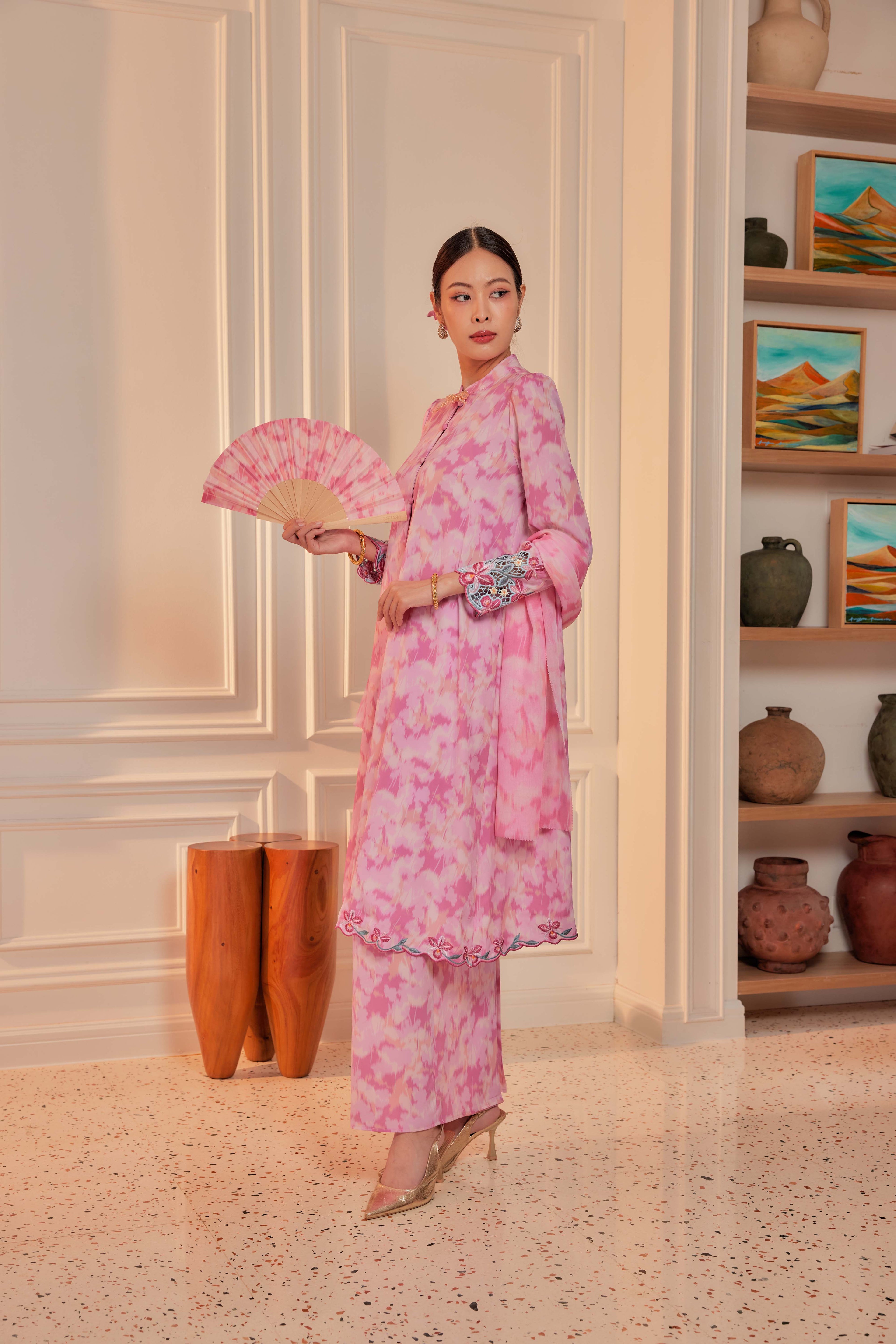 24 - Dewi Kemuning I - Kebarung Sulam Goyang Set With Matching Fan & Selendang