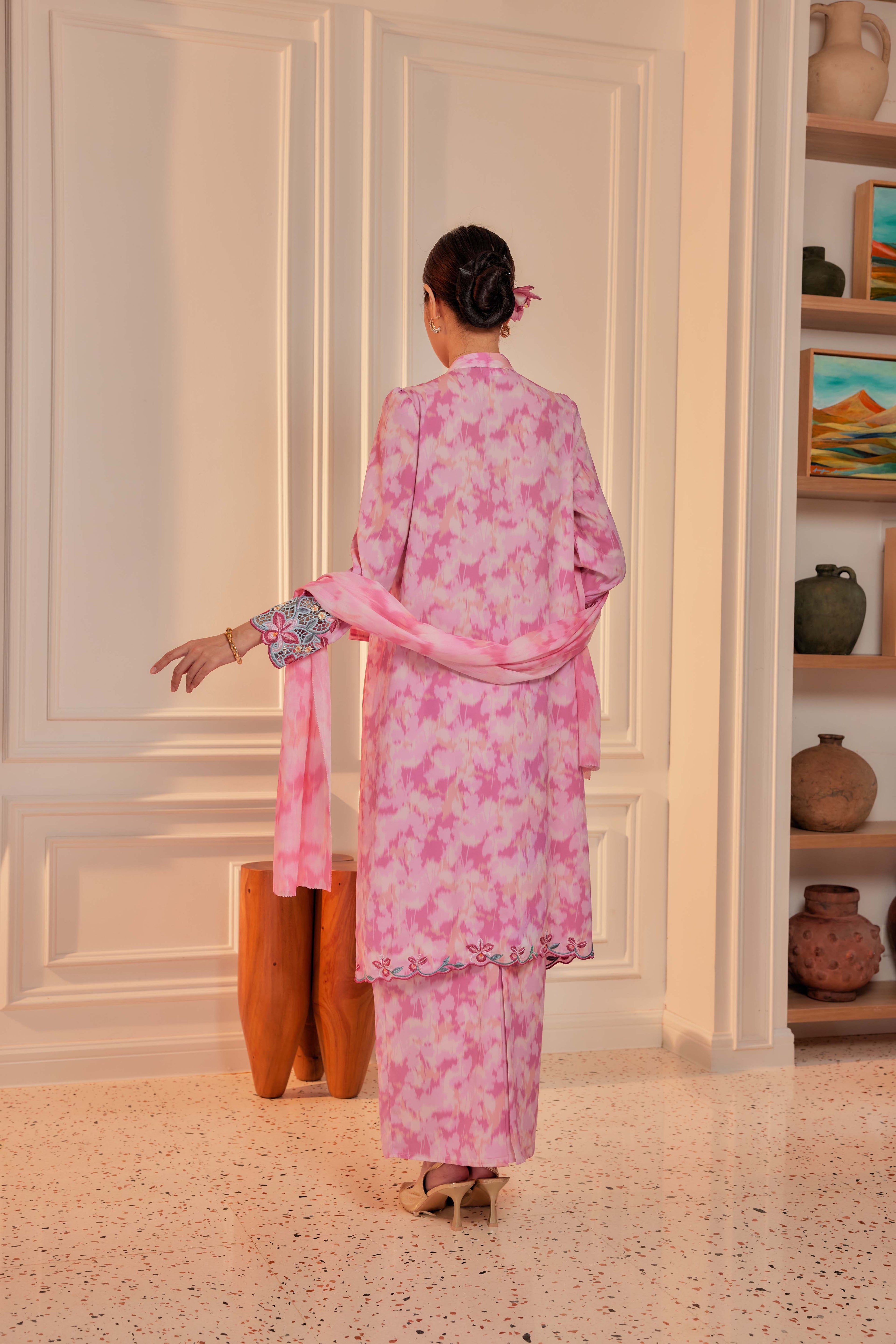 24 - Dewi Kemuning I - Kebarung Sulam Goyang Set With Matching Fan & Selendang