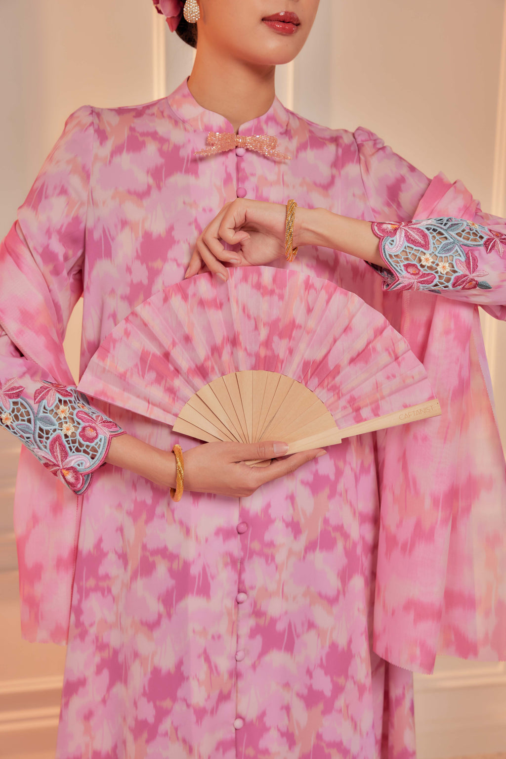 24 - Dewi Kemuning I - Kebarung Sulam Goyang Set With Matching Fan & Selendang