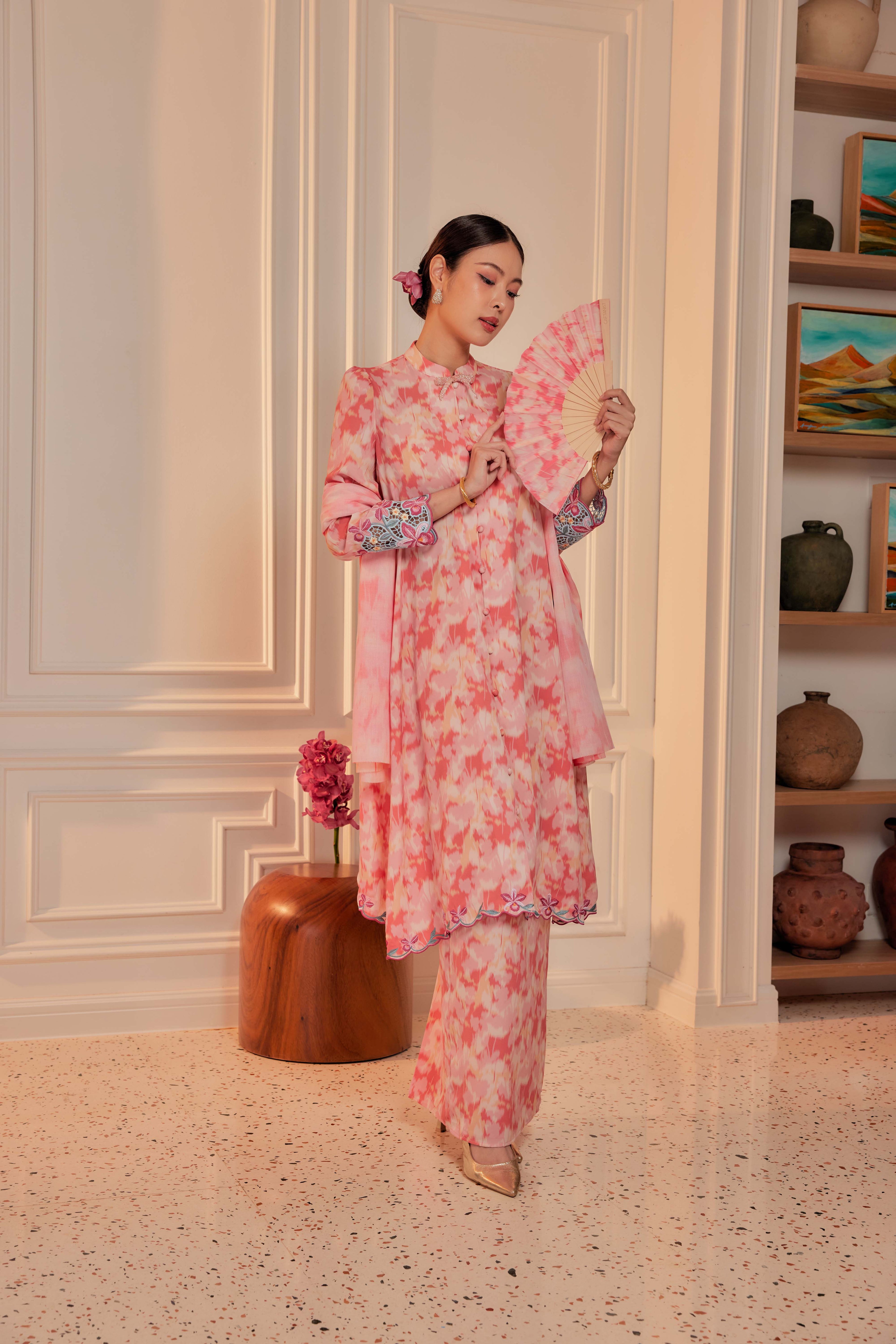 25 - Dewi Kemuning II - Kebarung Sulam Goyang Set With Matching Fan & Selendang