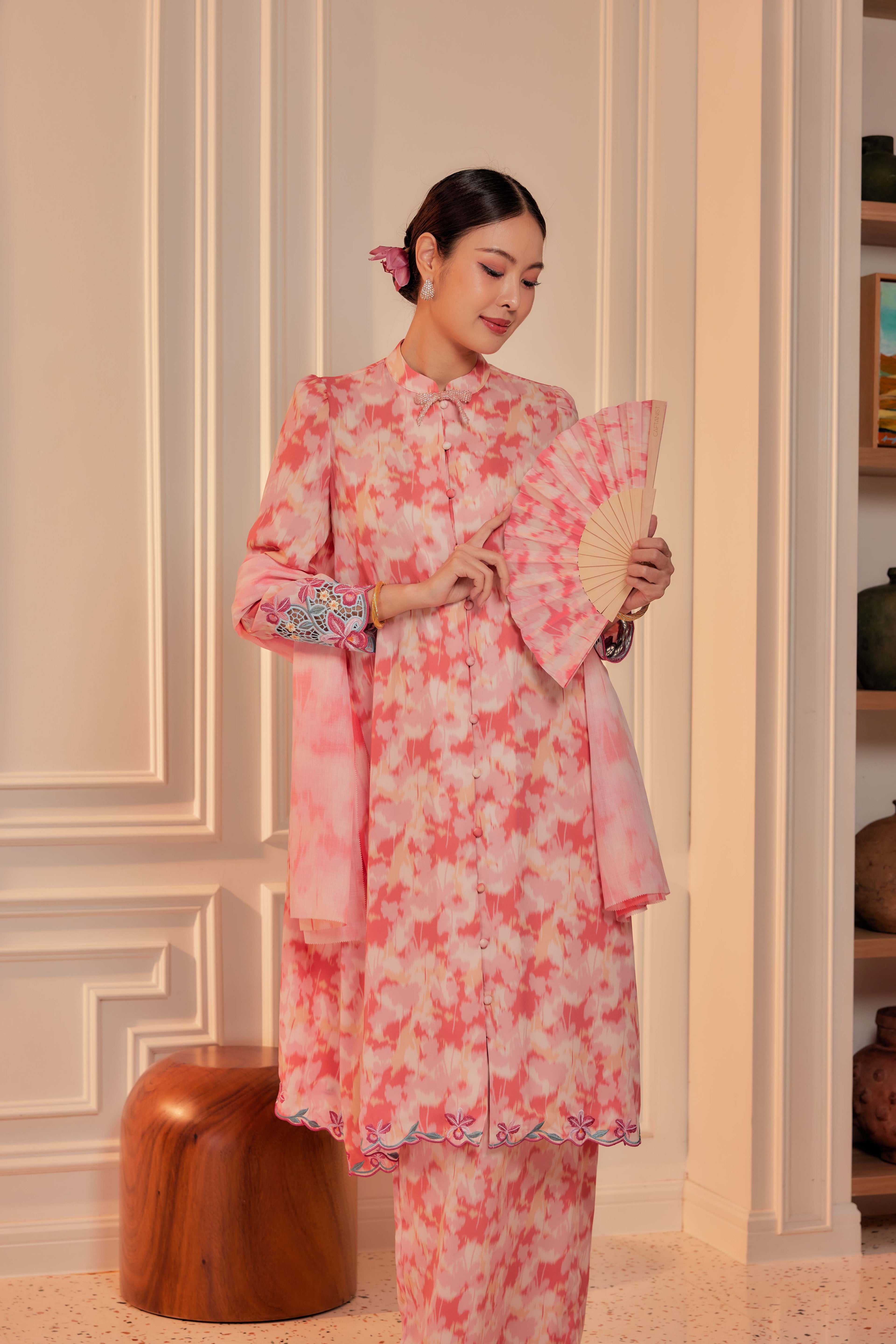 25 - Dewi Kemuning II - Kebarung Sulam Goyang Set With Matching Fan & Selendang