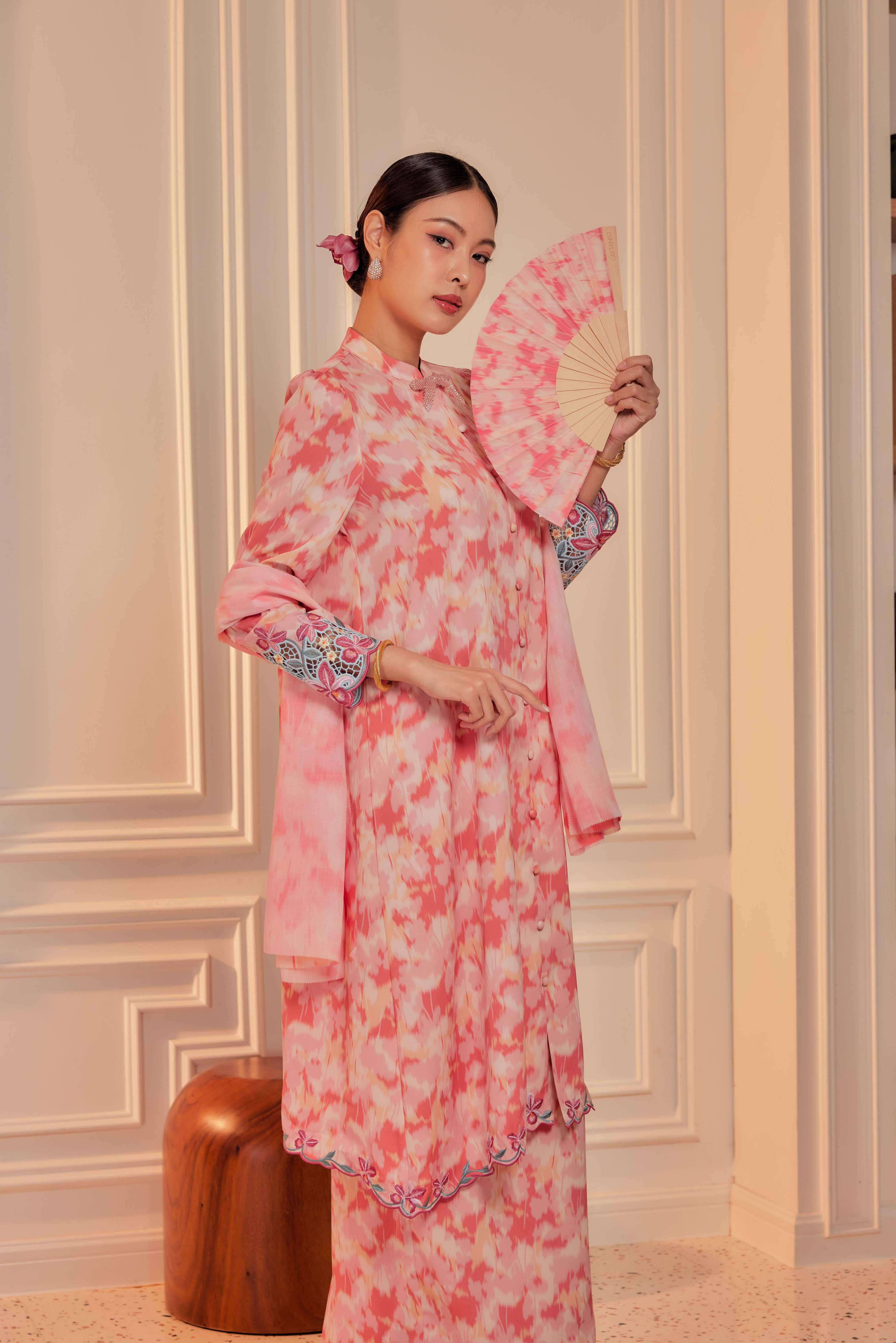 25 - Dewi Kemuning II - Kebarung Sulam Goyang Set With Matching Fan & Selendang