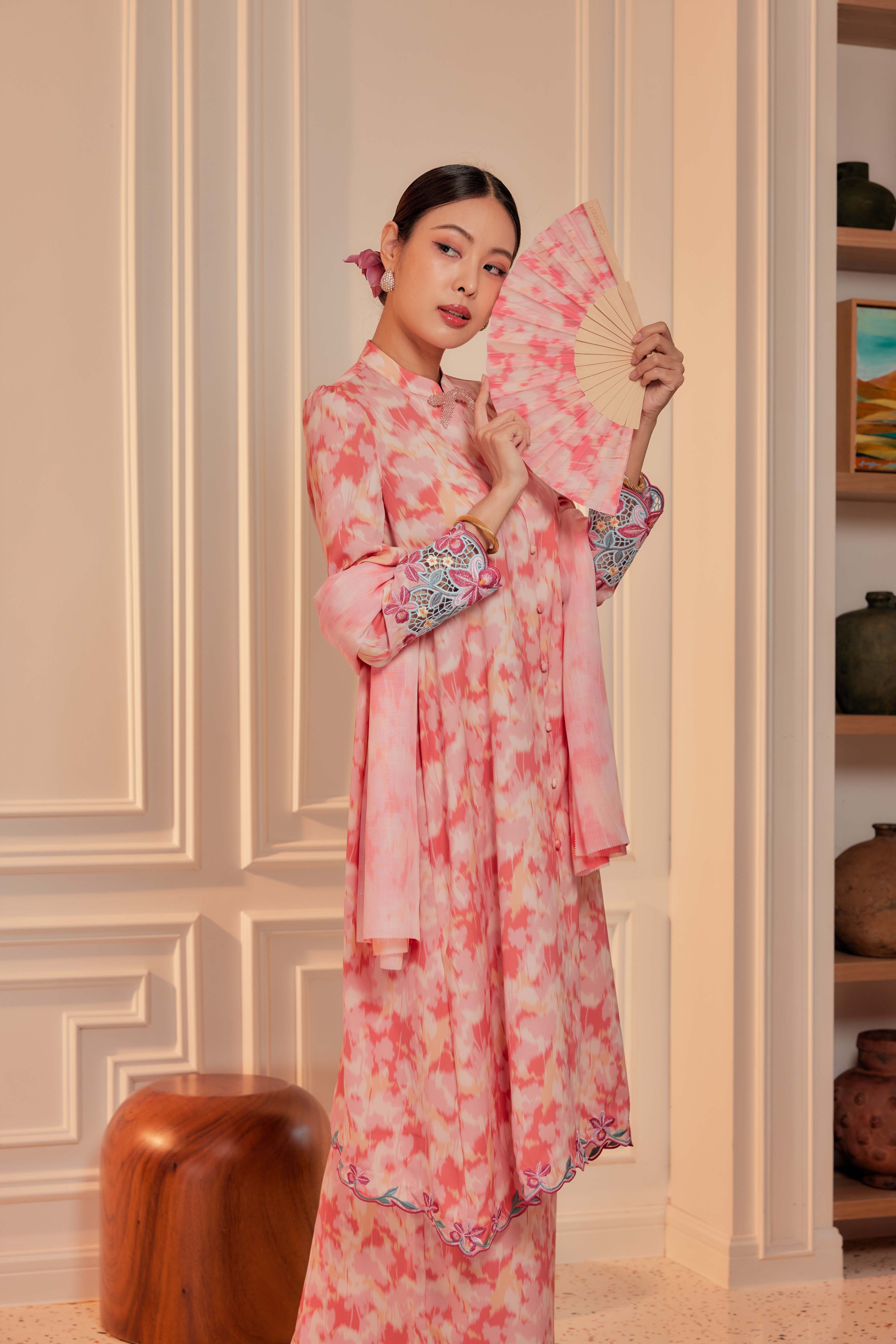 25 - Dewi Kemuning II - Kebarung Sulam Goyang Set With Matching Fan & Selendang