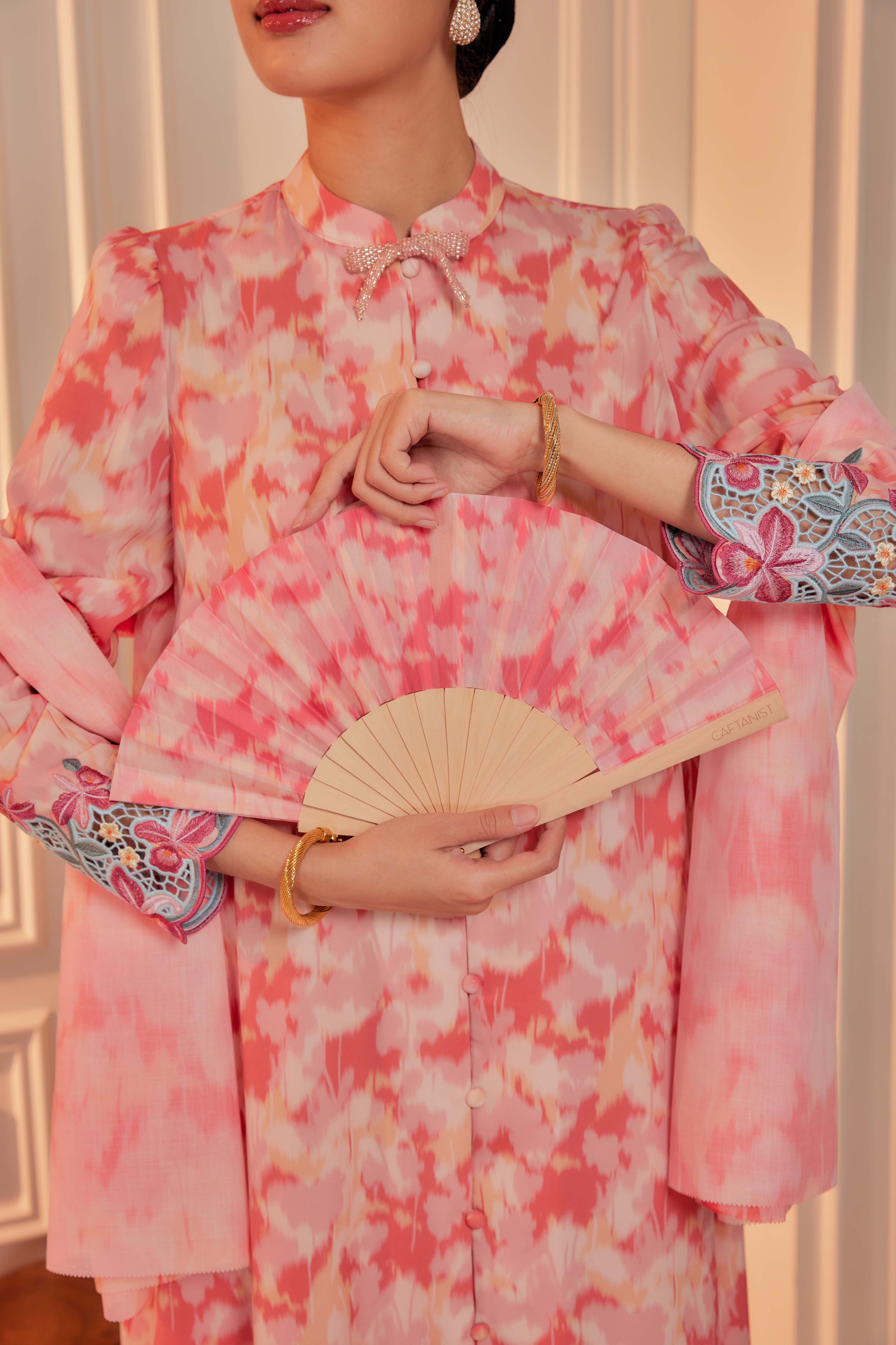 25 - Dewi Kemuning II - Kebarung Sulam Goyang Set With Matching Fan & Selendang