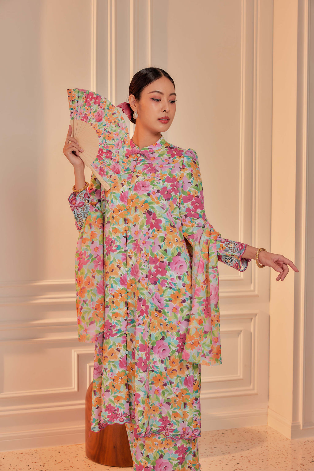 07 - Sekar Arum I - Kebarung Sulam Goyang Set With Matching Fan & Selendang