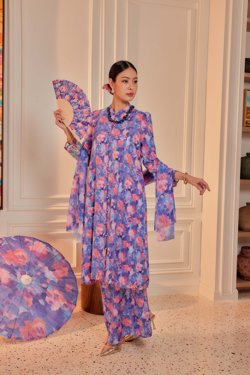 06 - Sekar Wulan - Kebarung Sulam Goyang Set With Matching Fan & Selendang