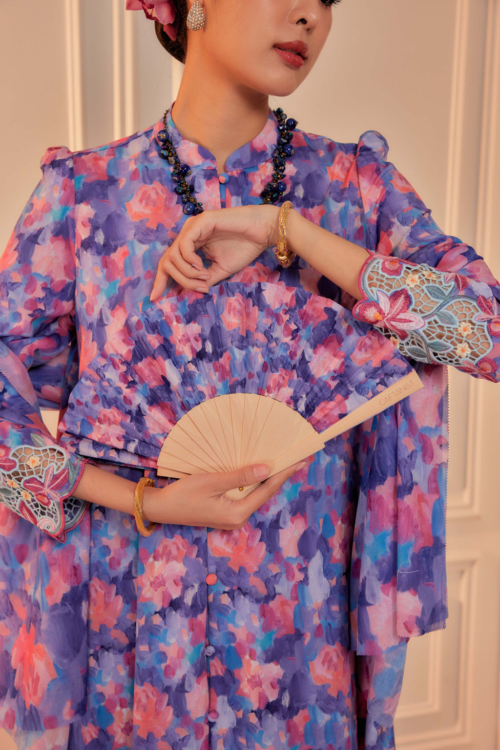 06 - Sekar Wulan - Kebarung Sulam Goyang Set With Matching Fan & Selendang