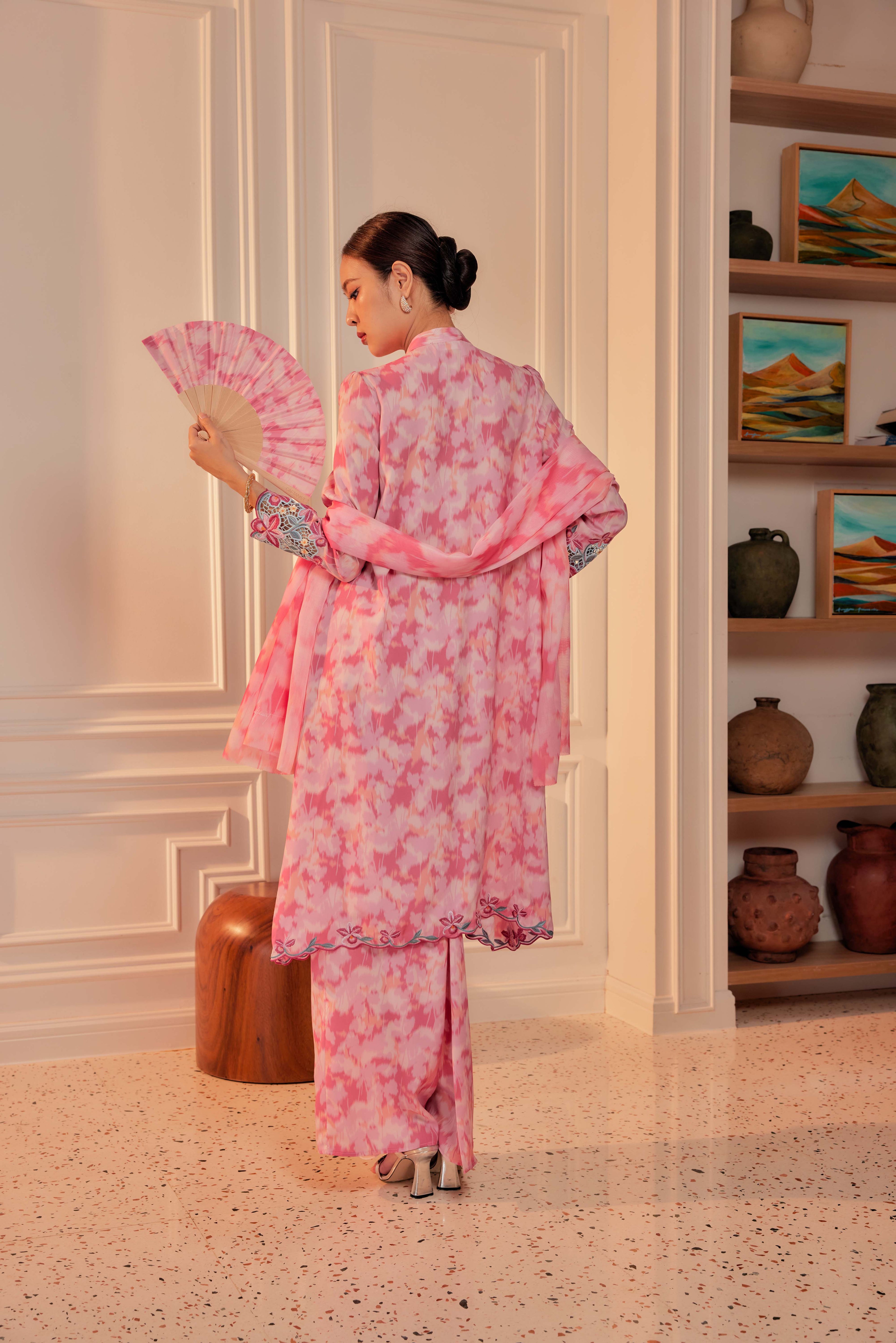 26 - Dewi Kemuning III - Kebarung Sulam Goyang Set With Matching Fan & Selendang