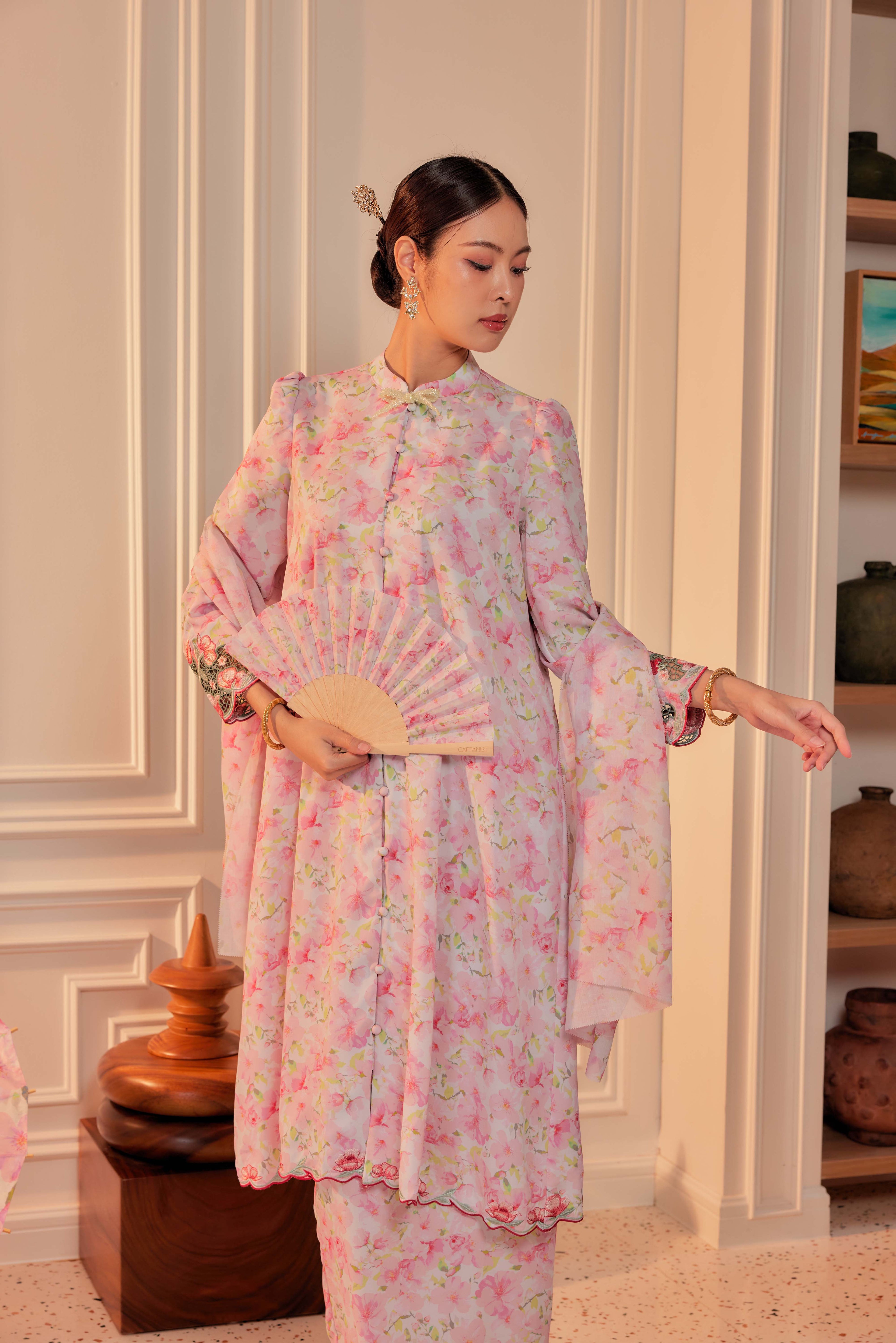 10 - Puspa Rani - Kebarung Sulam Goyang Set With Matching Fan & Selendang