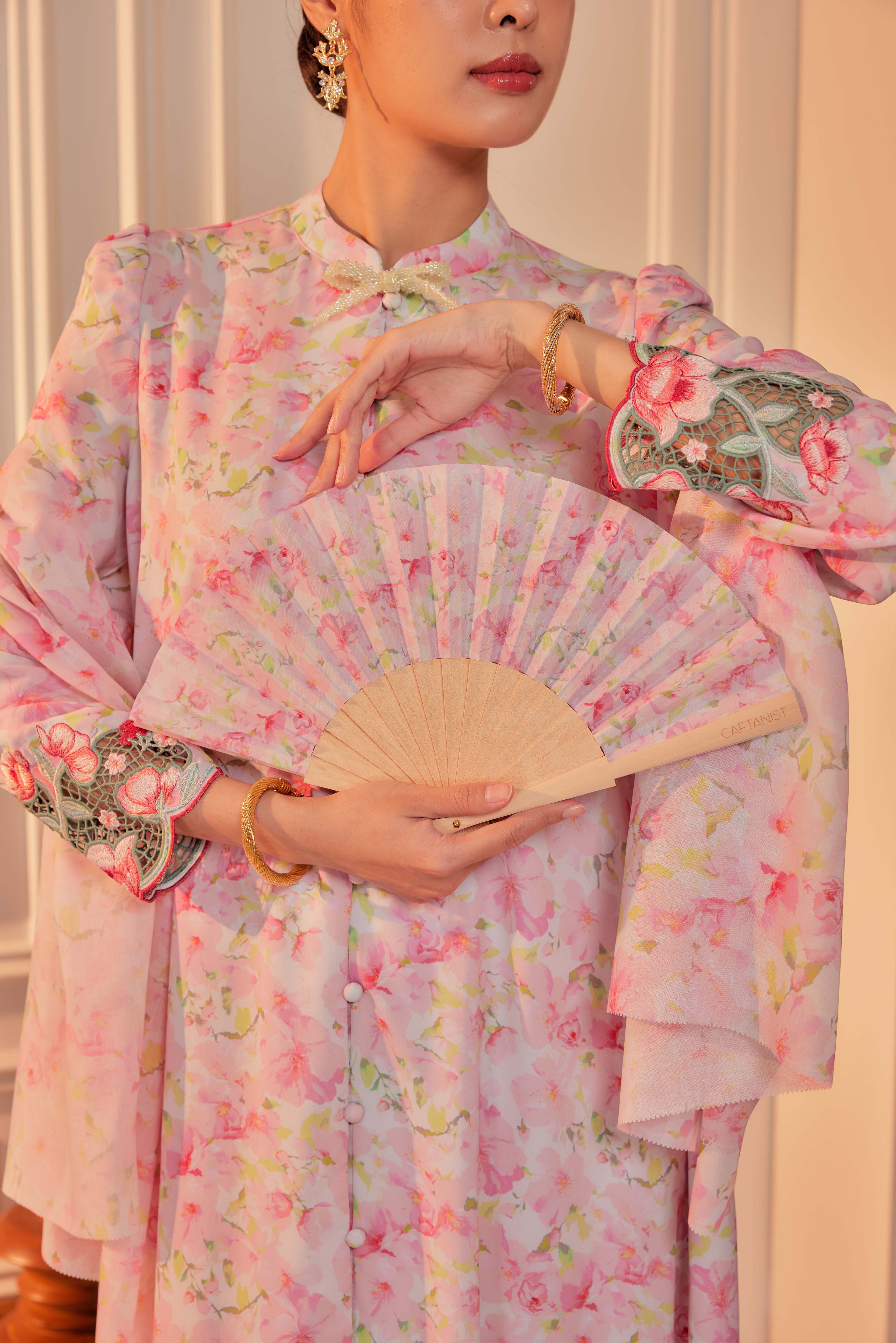 10 - Puspa Rani - Kebarung Sulam Goyang Set With Matching Fan & Selendang