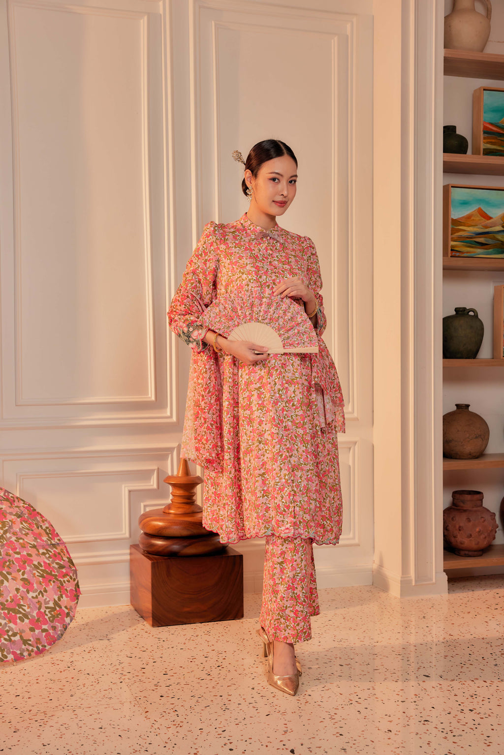 12 - Bunga Air Mata Pengantin - Kebarung Sulam Goyang Set With Matching Fan & Selendang