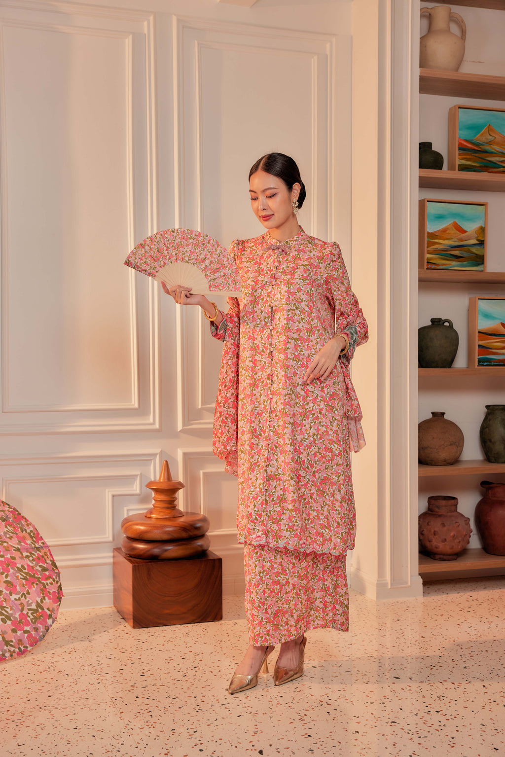 12 - Bunga Air Mata Pengantin - Kebarung Sulam Goyang Set With Matching Fan & Selendang