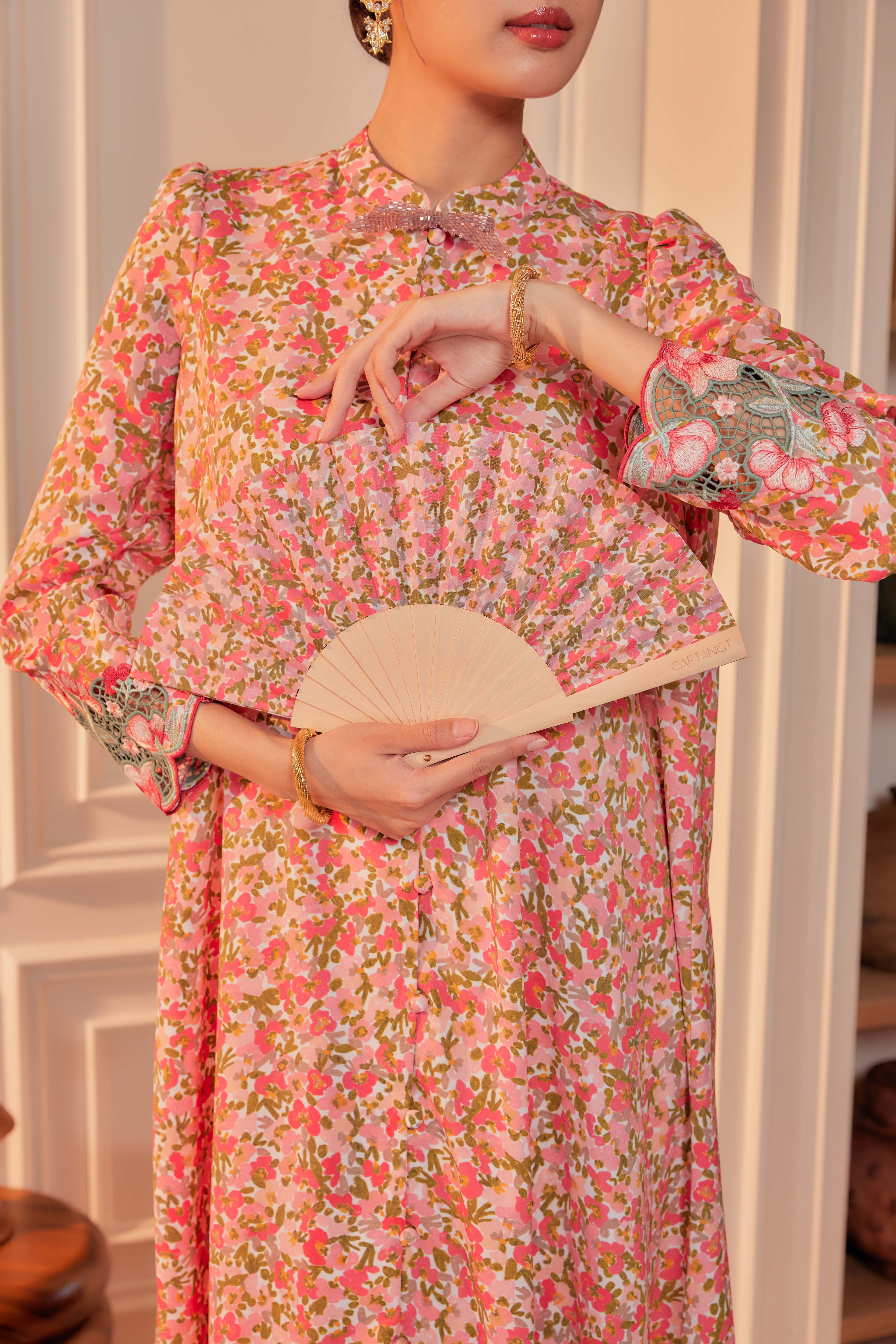 12 - Bunga Air Mata Pengantin - Kebarung Sulam Goyang Set With Matching Fan & Selendang