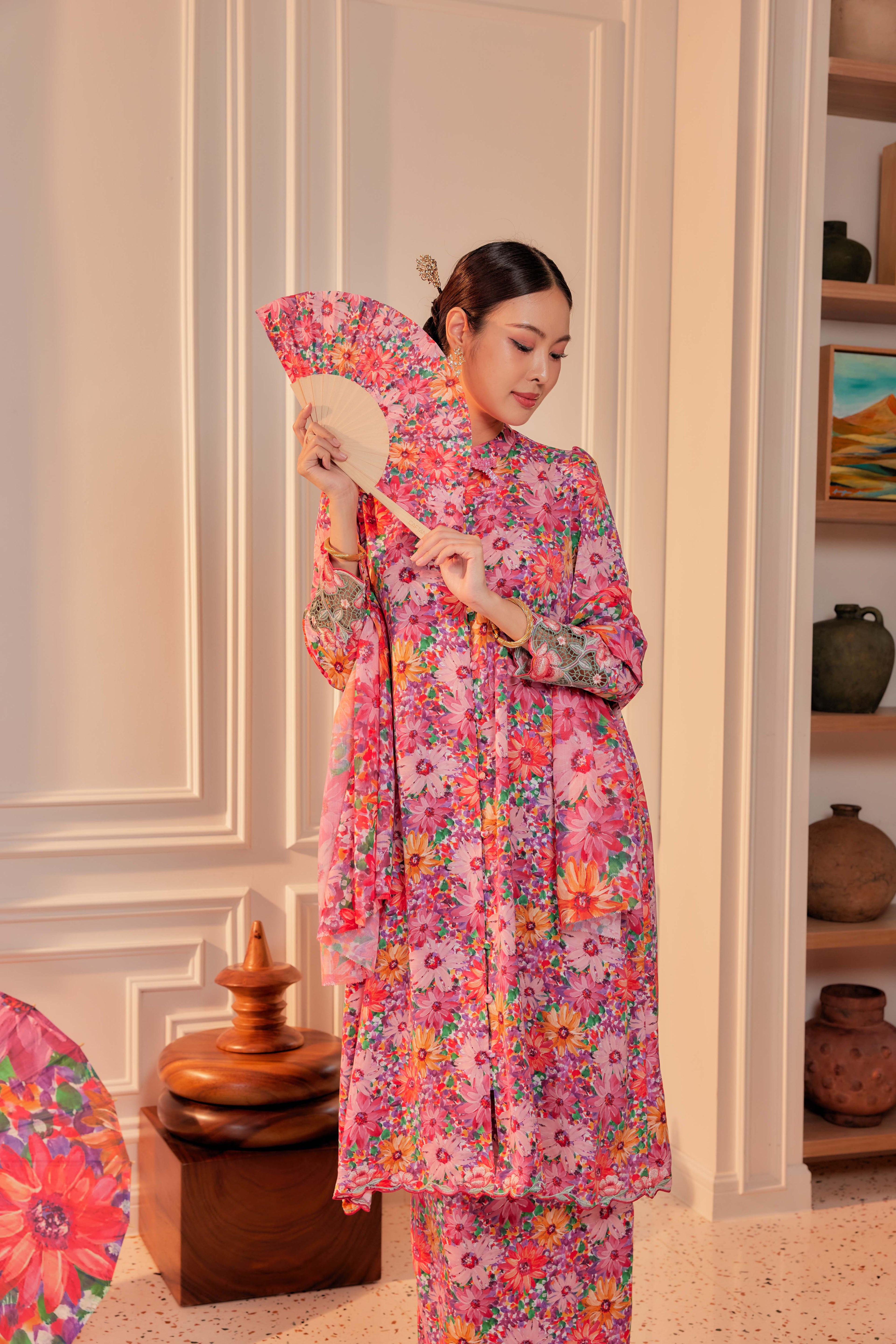 03 - Seroja Indah - Kebarung Sulam Goyang Set With Matching Fan & Selendang