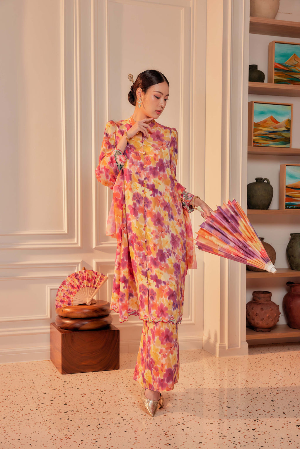 18 - Sundari Kenanga III - Kebarung Sulam Goyang Set With Matching Fan & Selendang