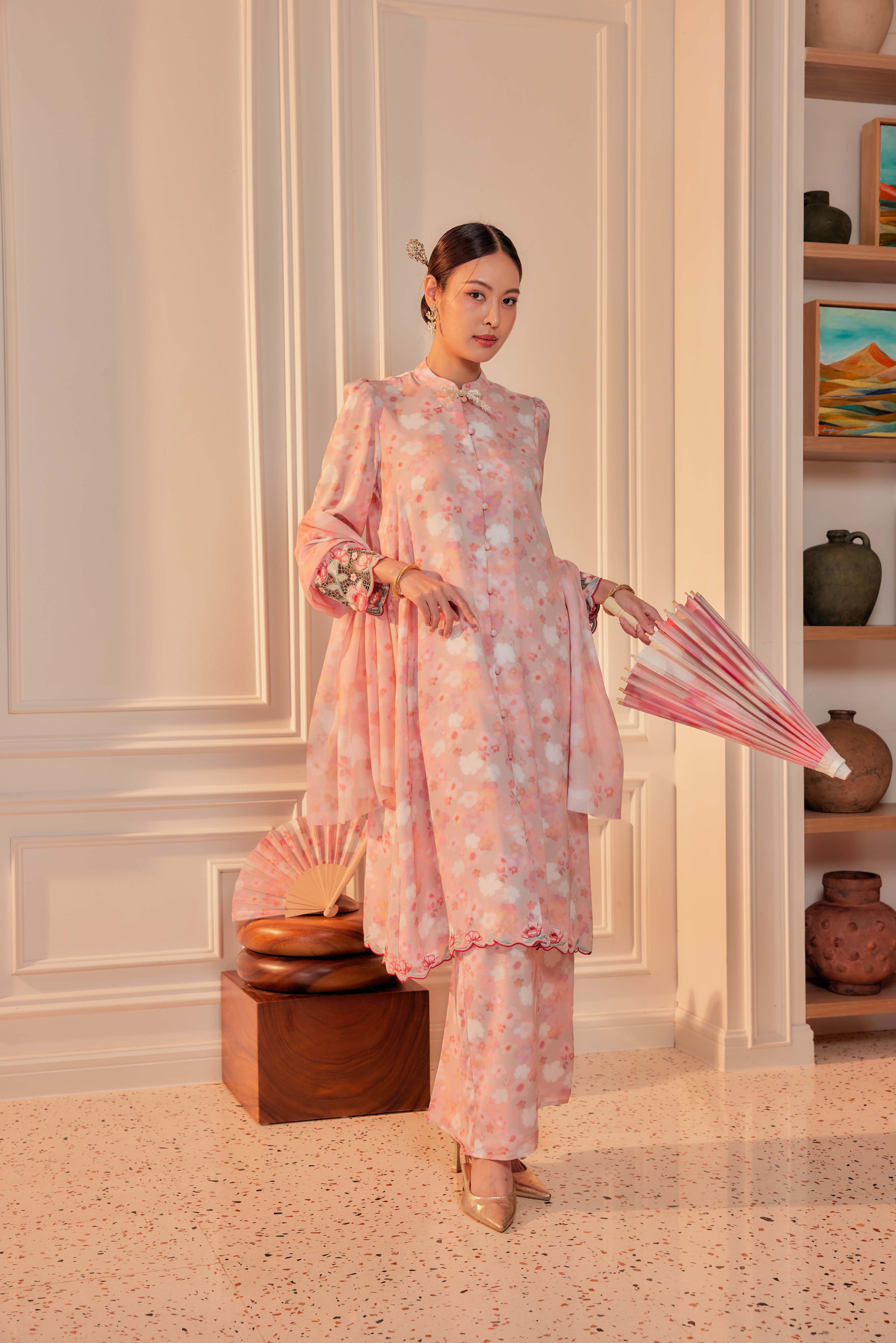 11 - Puspa Pesona - Kebarung Sulam Goyang Set With Matching Fan & Selendang