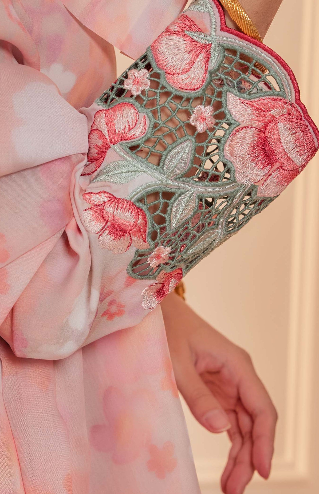 11 - Puspa Pesona - Kebarung Sulam Goyang Set With Matching Fan & Selendang