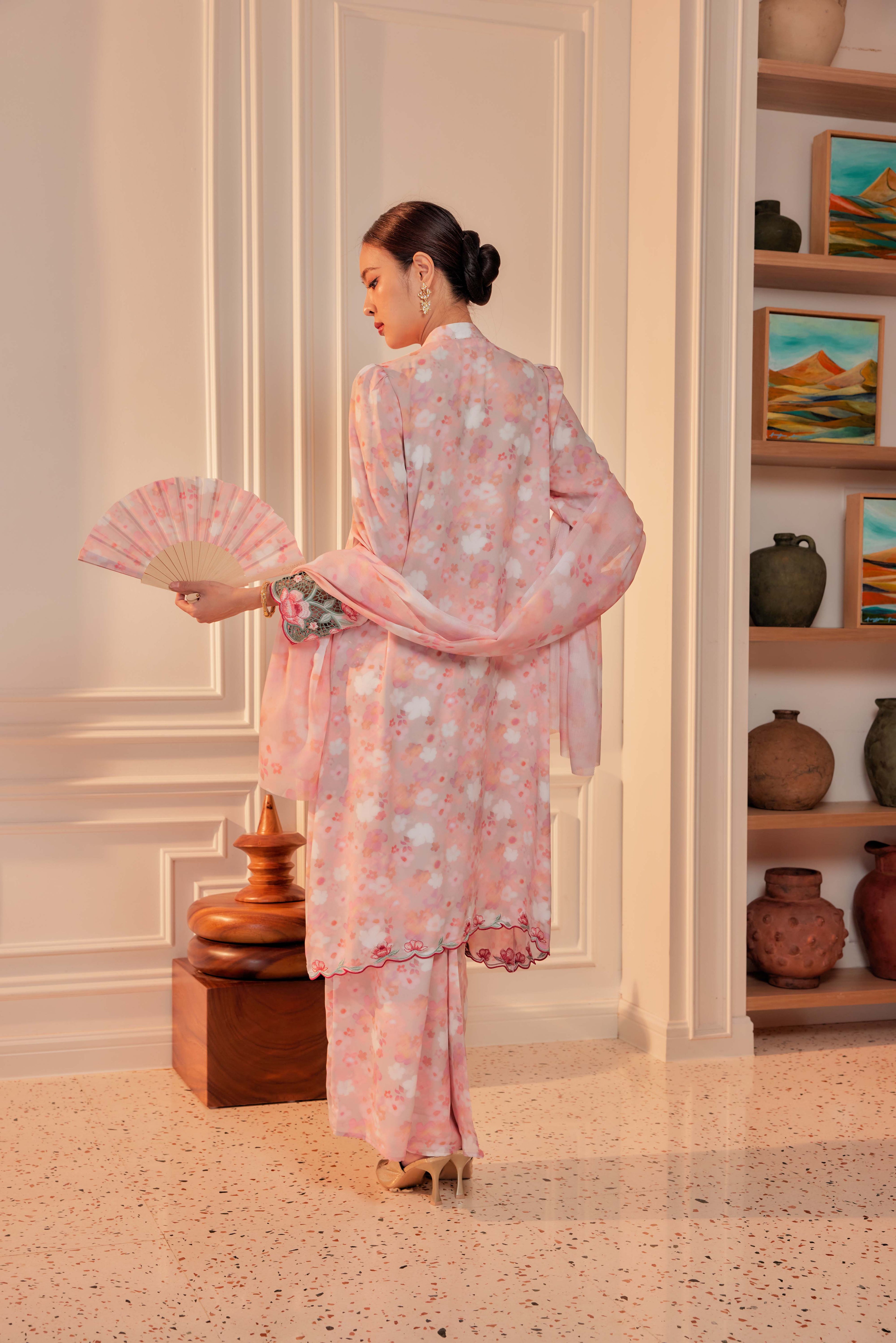 11 - Puspa Pesona - Kebarung Sulam Goyang Set With Matching Fan & Selendang