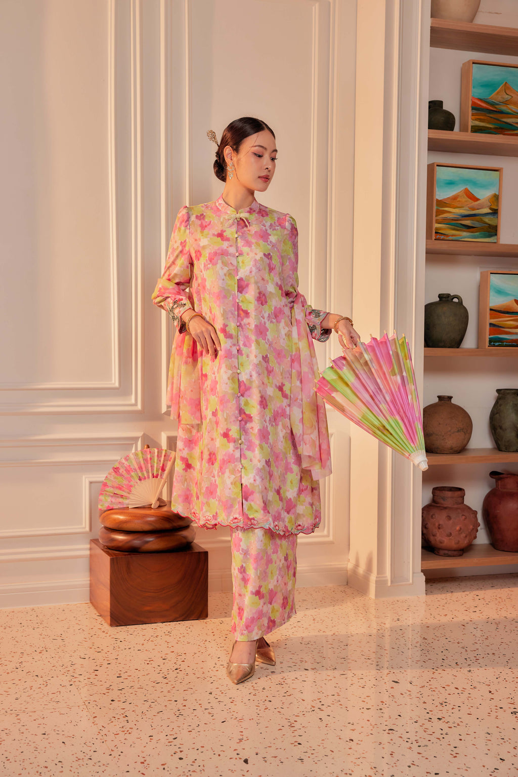 17 - Sundari Kenanga II - Kebarung Sulam Goyang Set With Matching Fan & Selendang