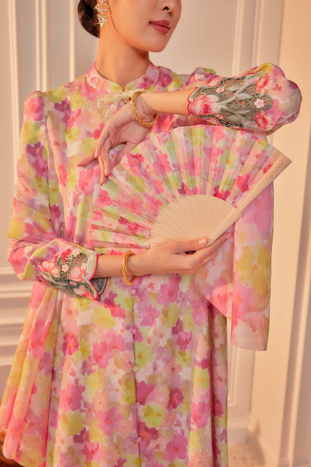 17 - Sundari Kenanga II - Kebarung Sulam Goyang Set With Matching Fan & Selendang