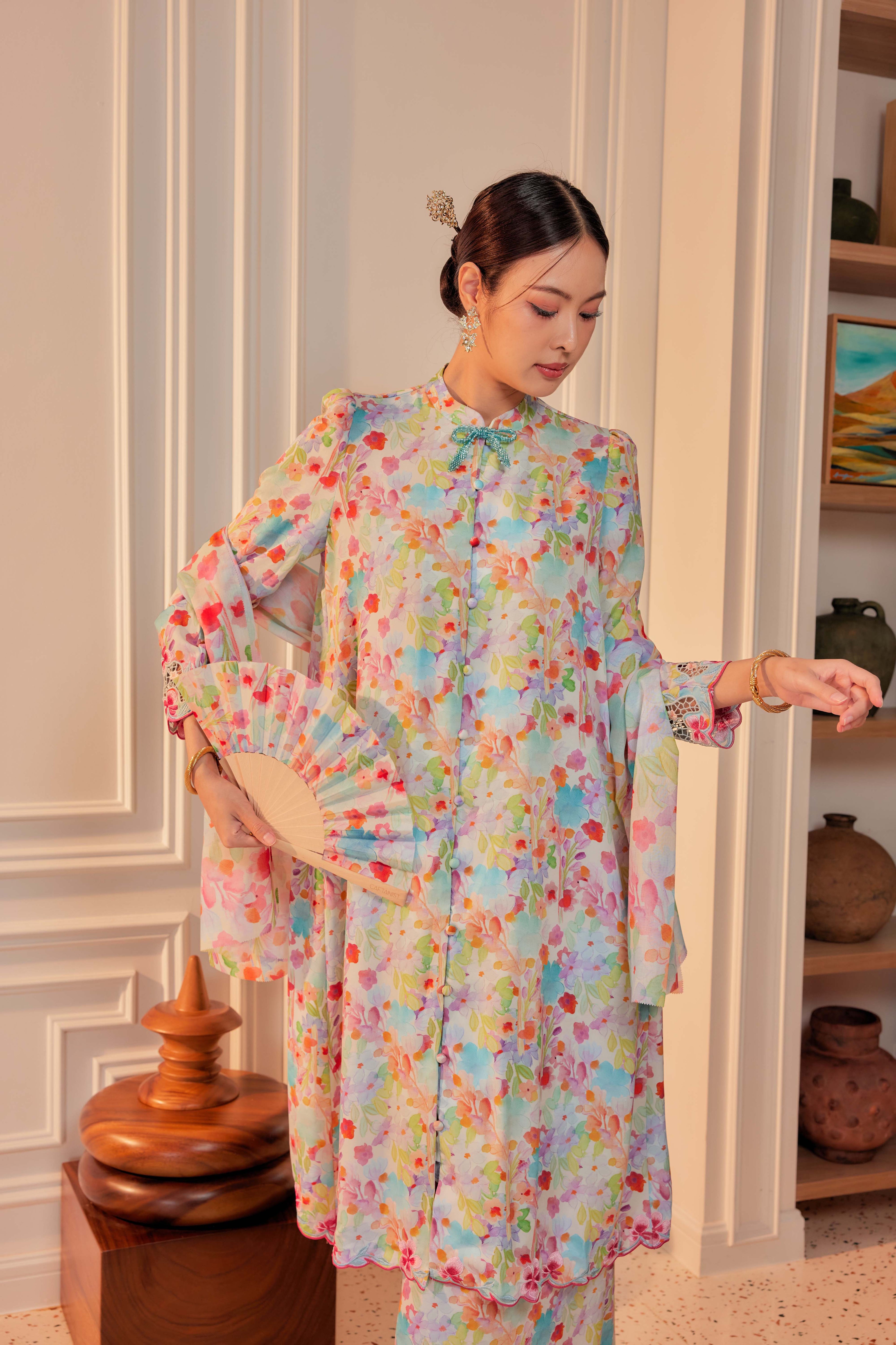 21 - Puspa Warna - Kebarung Sulam Goyang Set With Matching Fan & Selendang