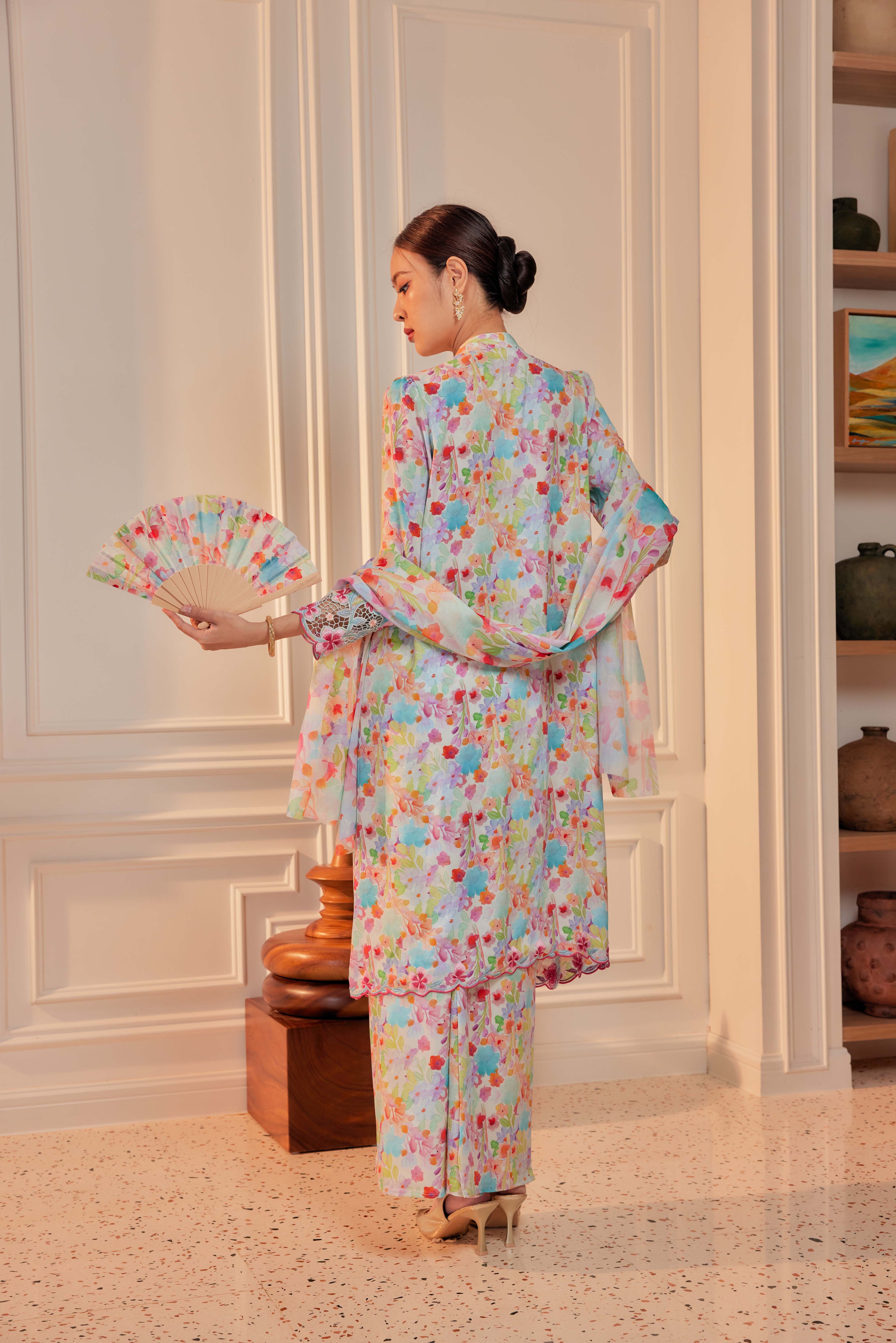 21 - Puspa Warna - Kebarung Sulam Goyang Set With Matching Fan & Selendang