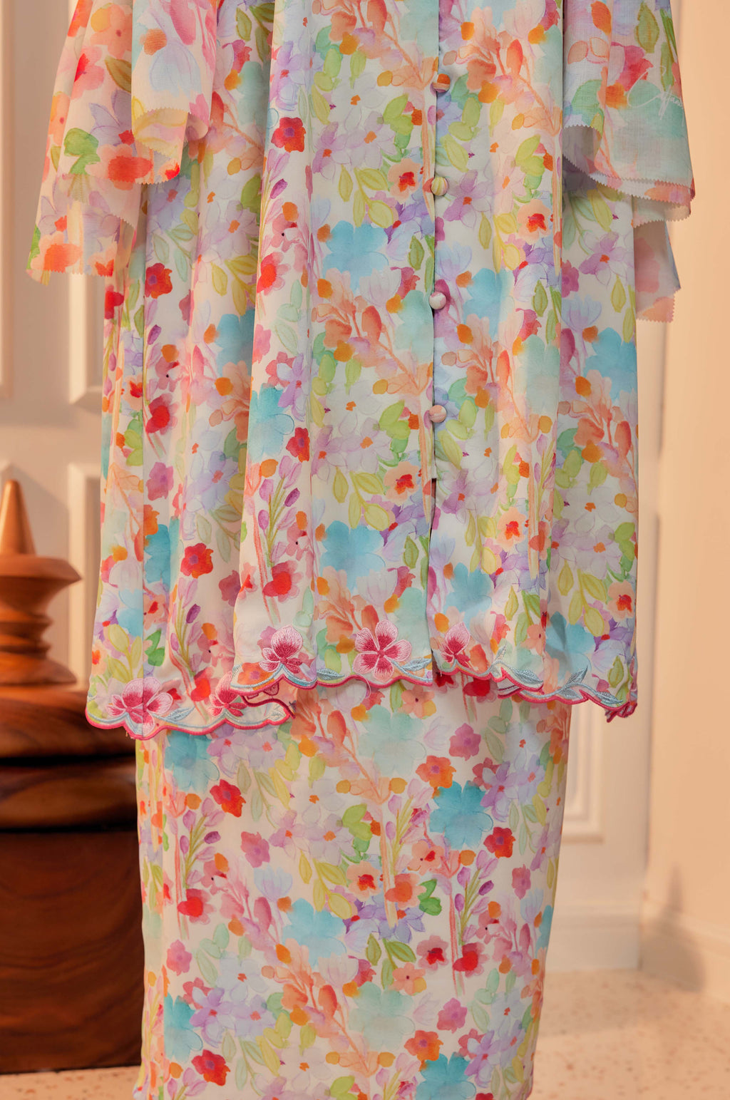 21 - Puspa Warna - Kebarung Sulam Goyang Set With Matching Fan & Selendang