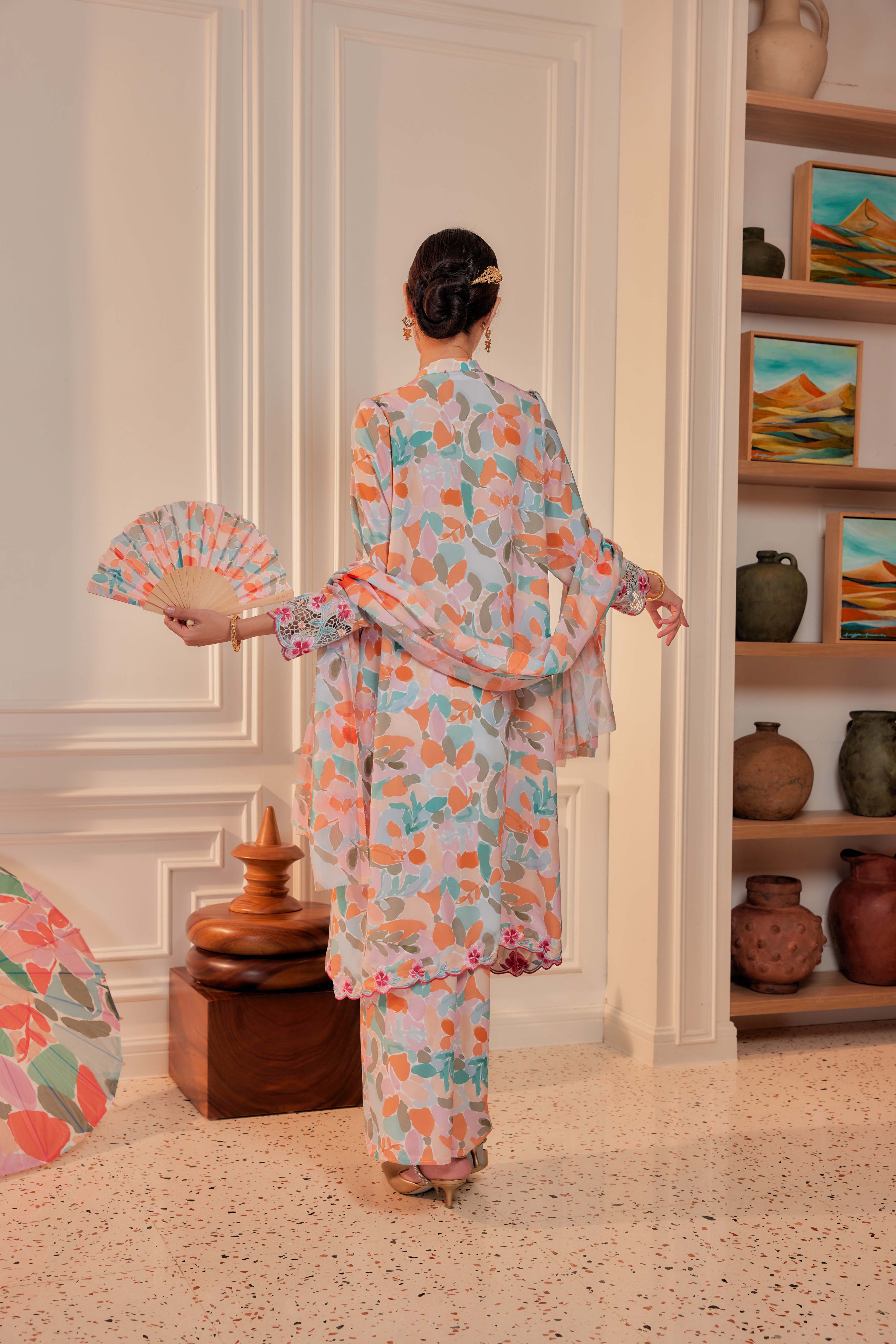 23 - Tanjung Puspita - Kebarung Sulam Goyang Set With Matching Fan & Selendang