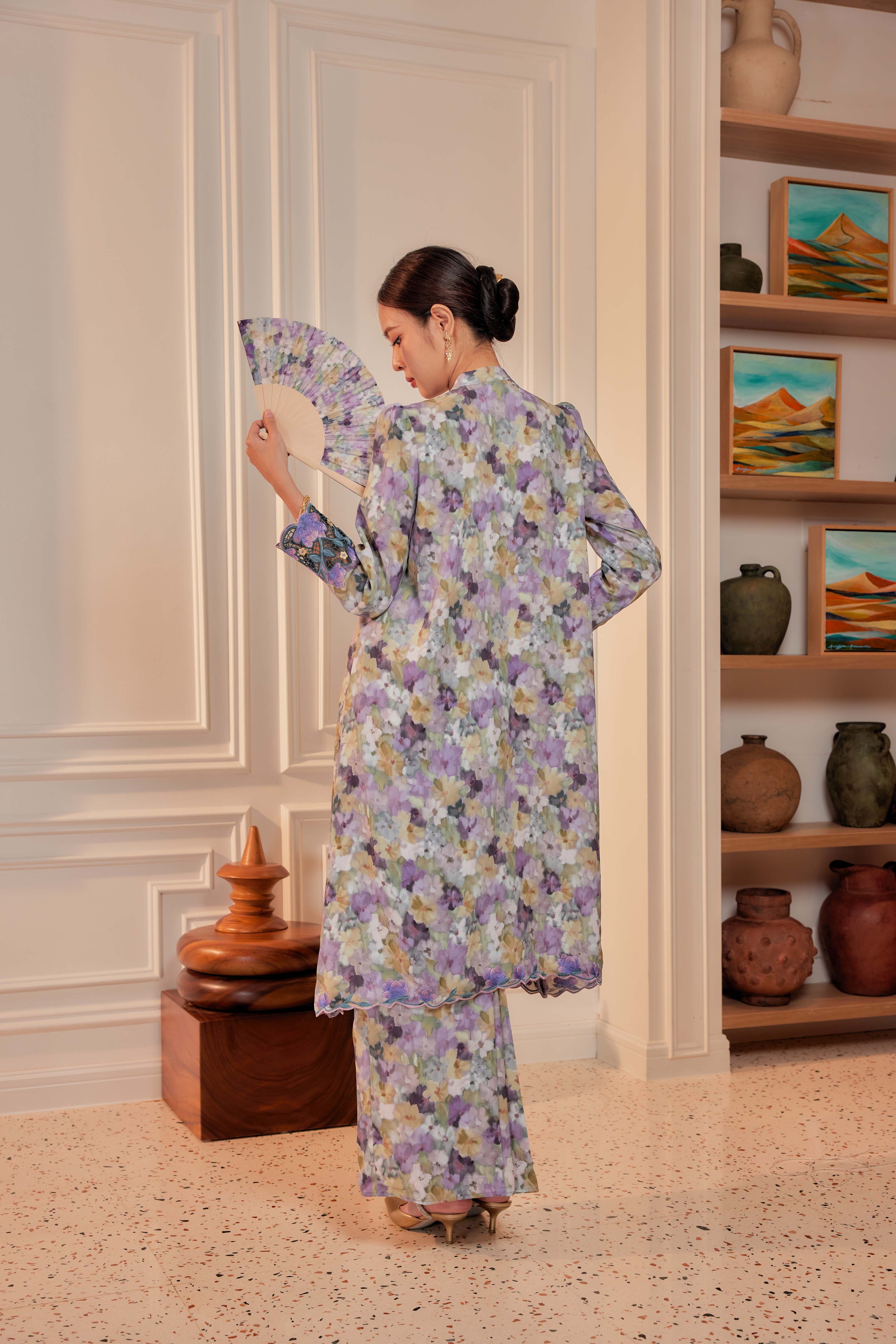 16 - Sundari Kenanga I - Kebarung Sulam Goyang Set With Matching Fan & Selendang