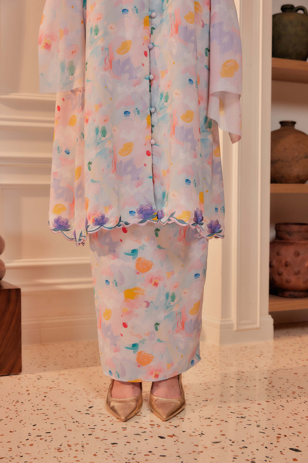 01 - Sekar Jagad - Kebarung Sulam Goyang Set With Matching Selendang