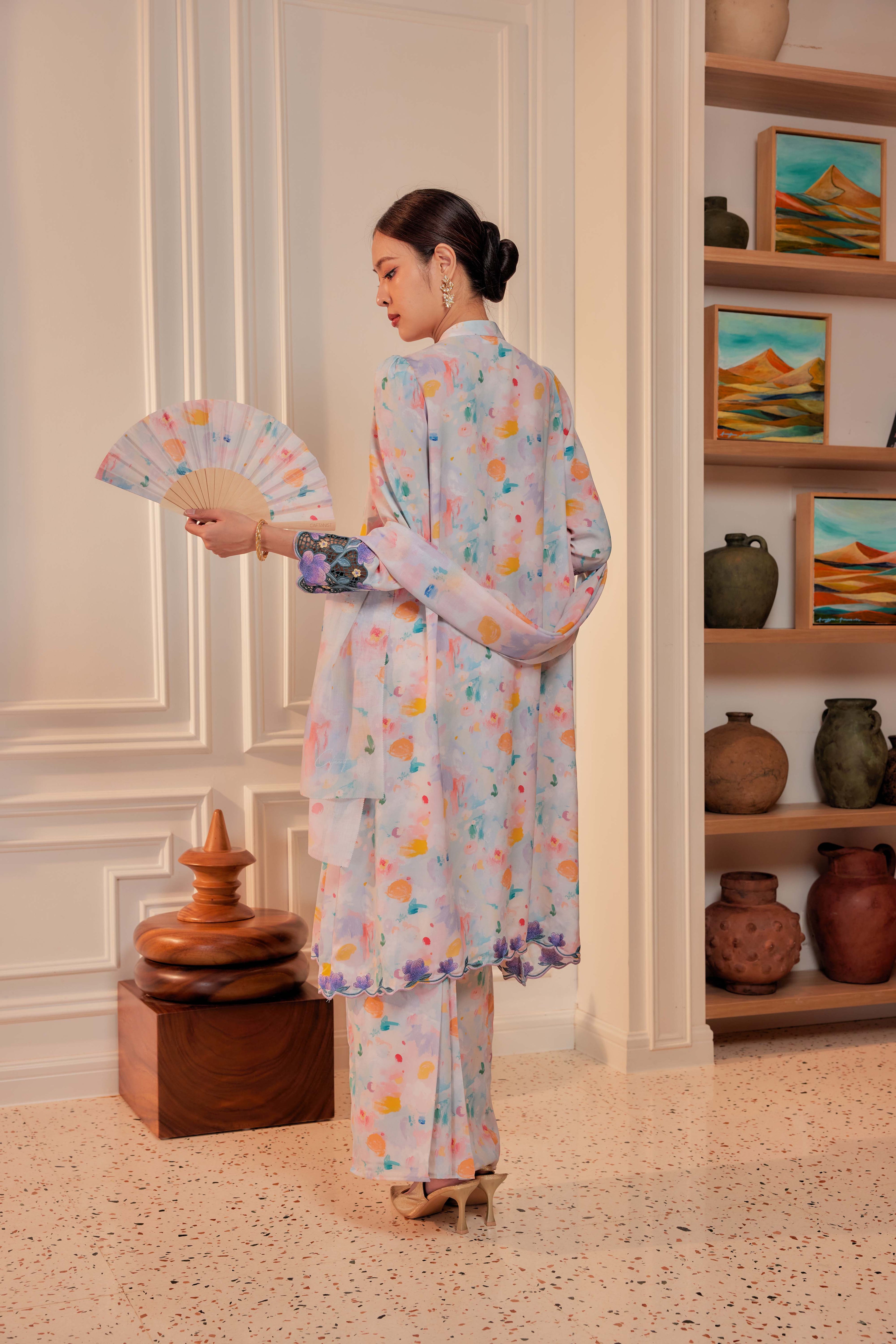 01 - Sekar Jagad - Kebarung Sulam Goyang Set With Matching Selendang