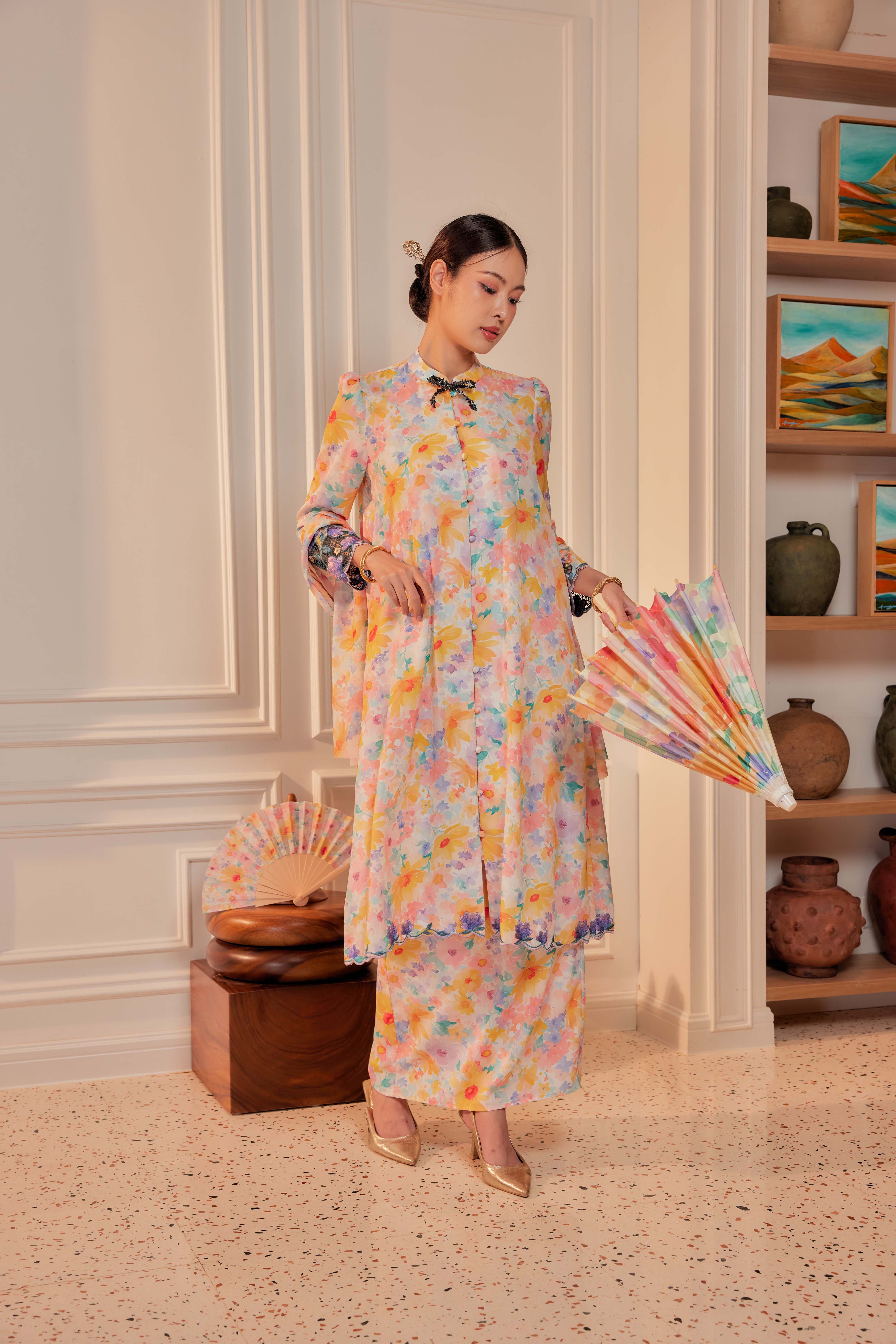 02 - Kembang Ratna - Kebarung Sulam Goyang Set With Matching Selendang